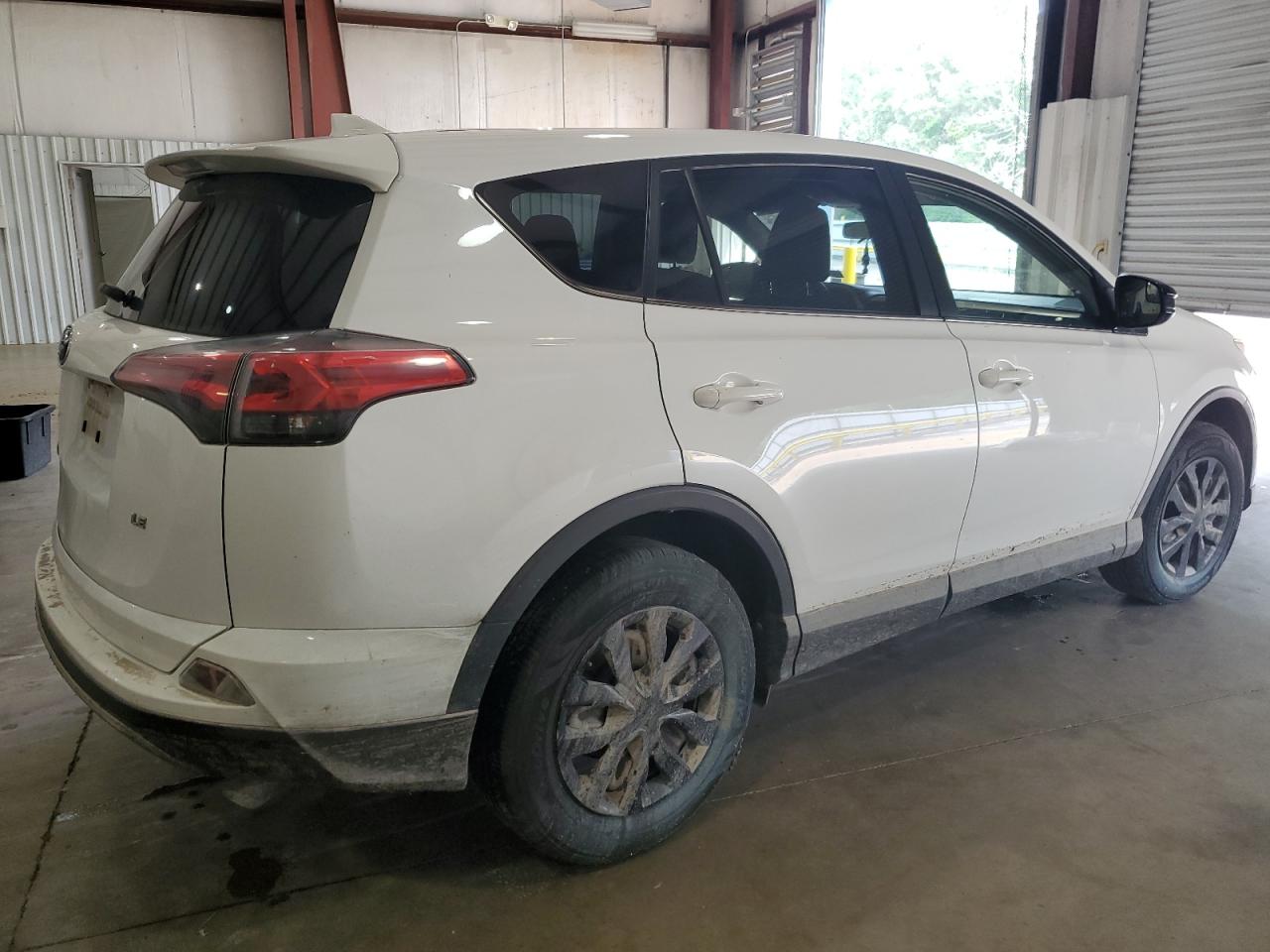 Photo 2 VIN: JTMZFREV7JJ212422 - TOYOTA RAV 4 