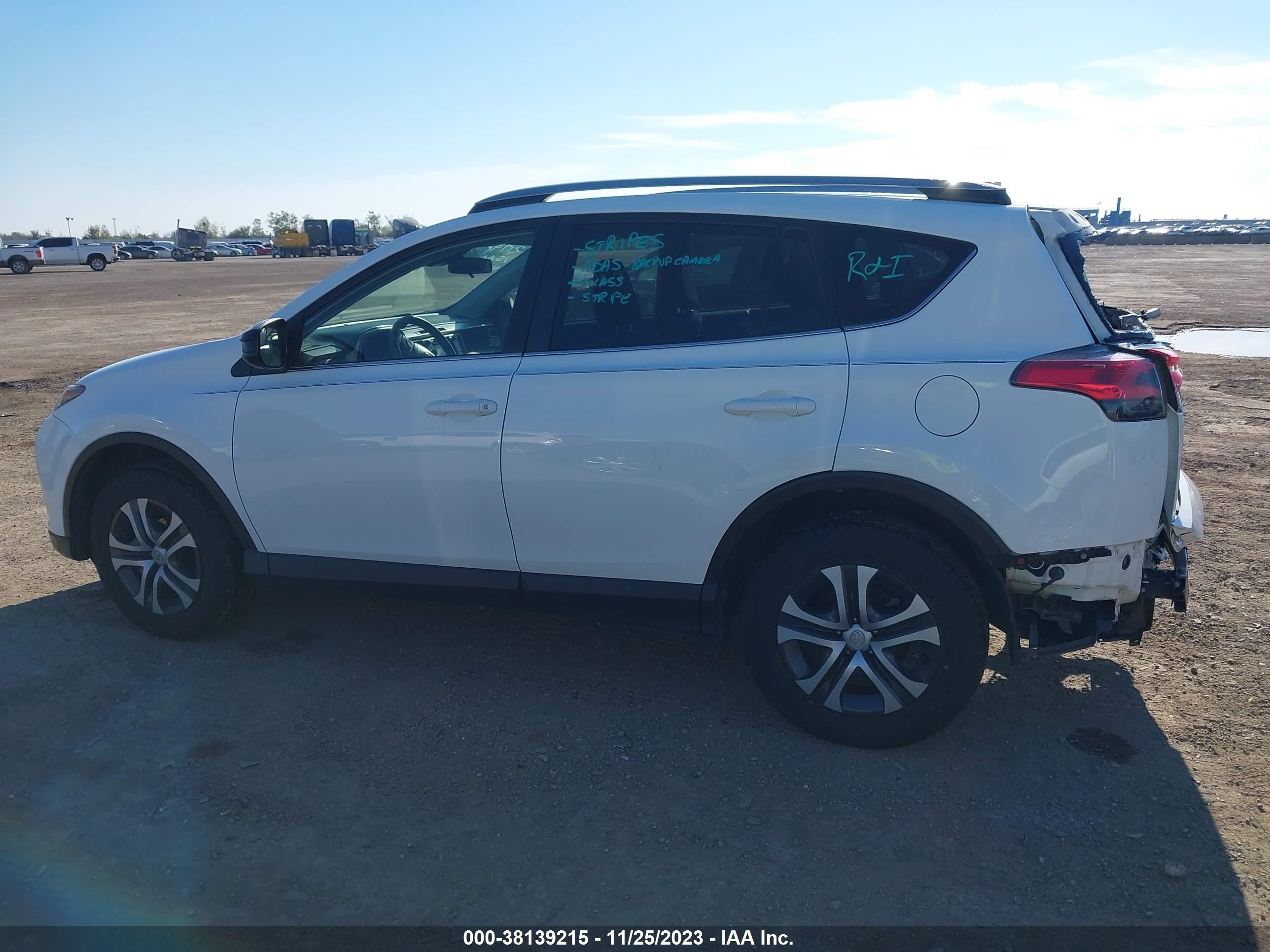 Photo 14 VIN: JTMZFREV7JJ730076 - TOYOTA RAV 4 