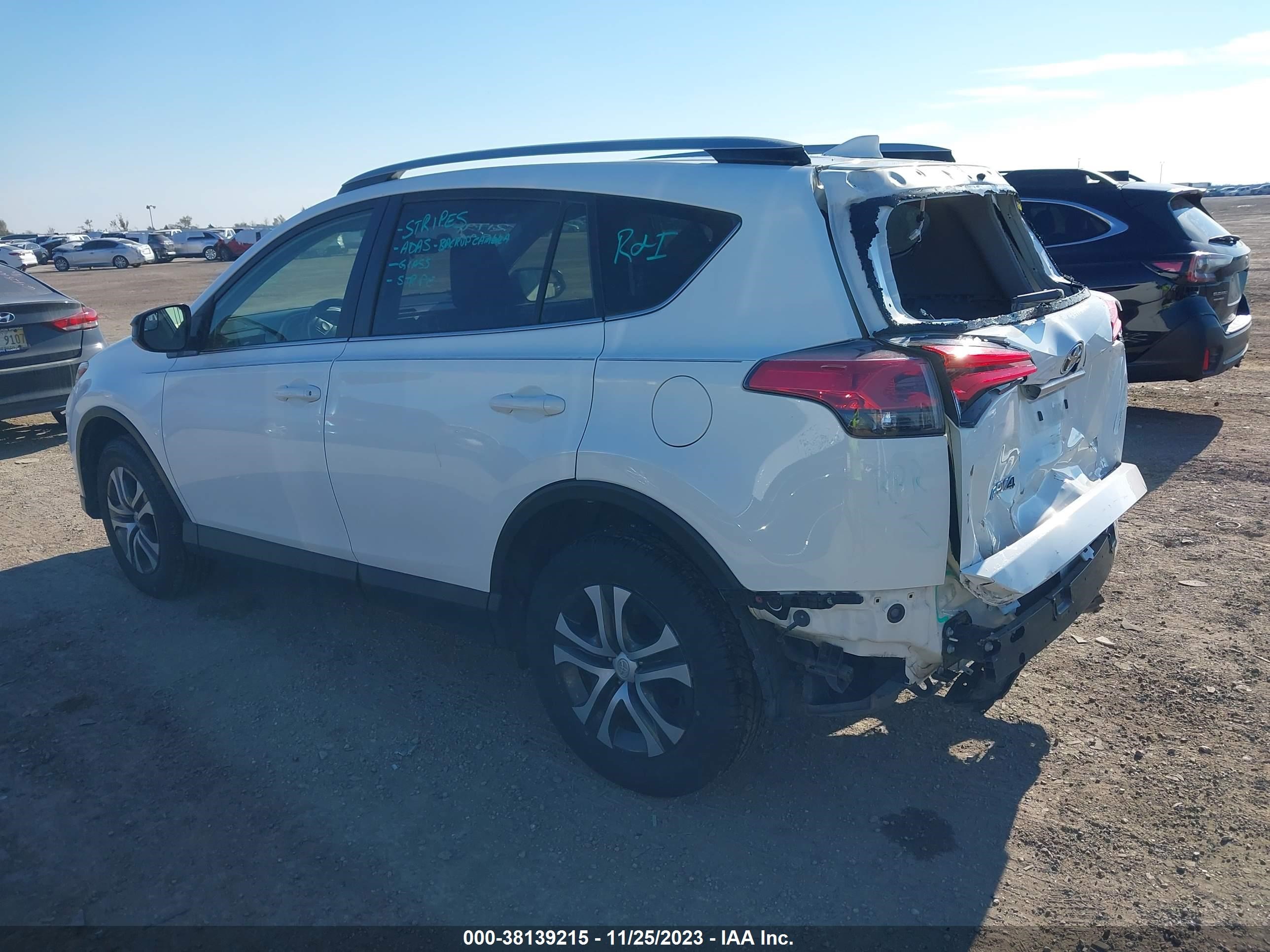 Photo 2 VIN: JTMZFREV7JJ730076 - TOYOTA RAV 4 