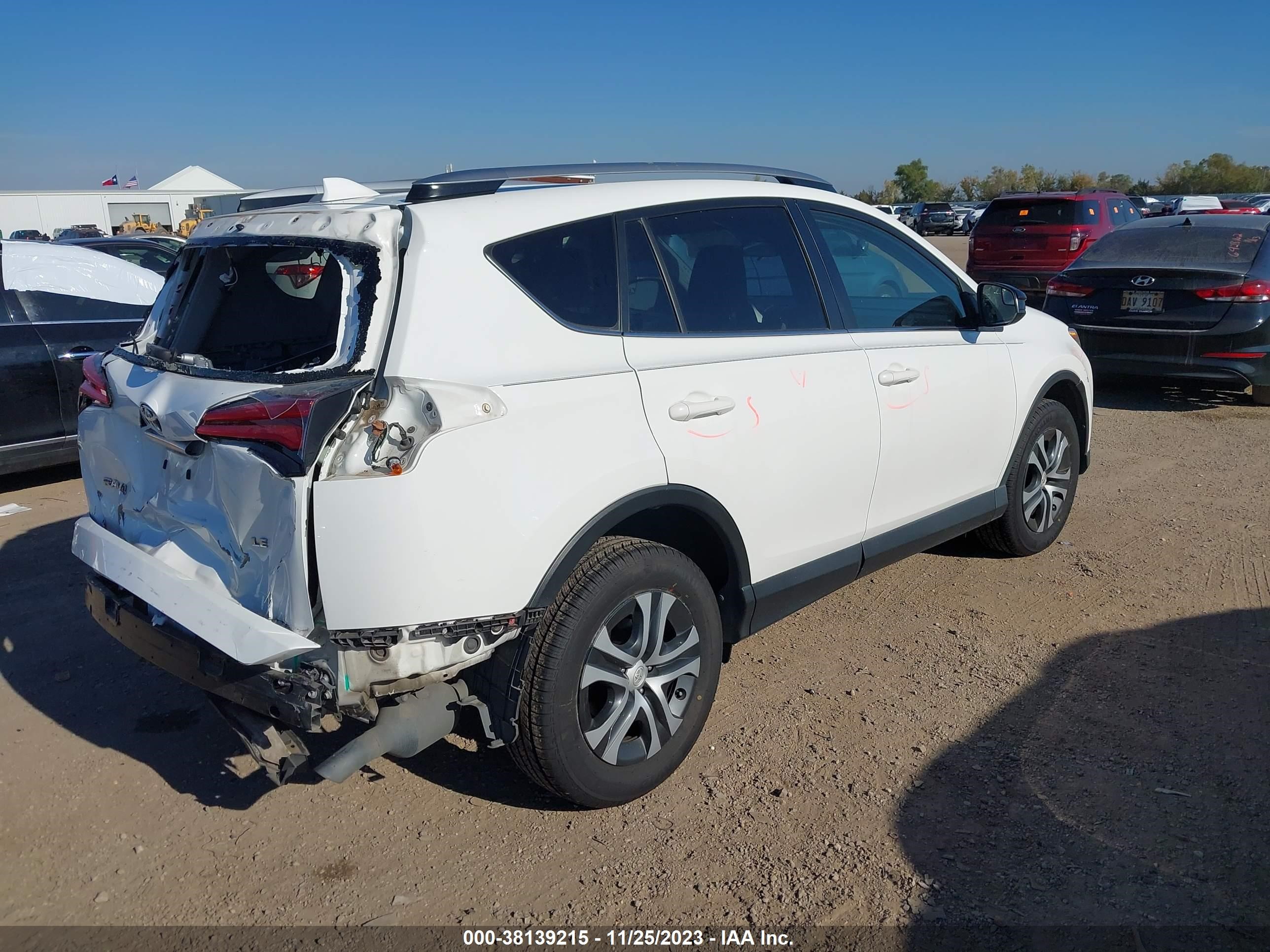 Photo 3 VIN: JTMZFREV7JJ730076 - TOYOTA RAV 4 