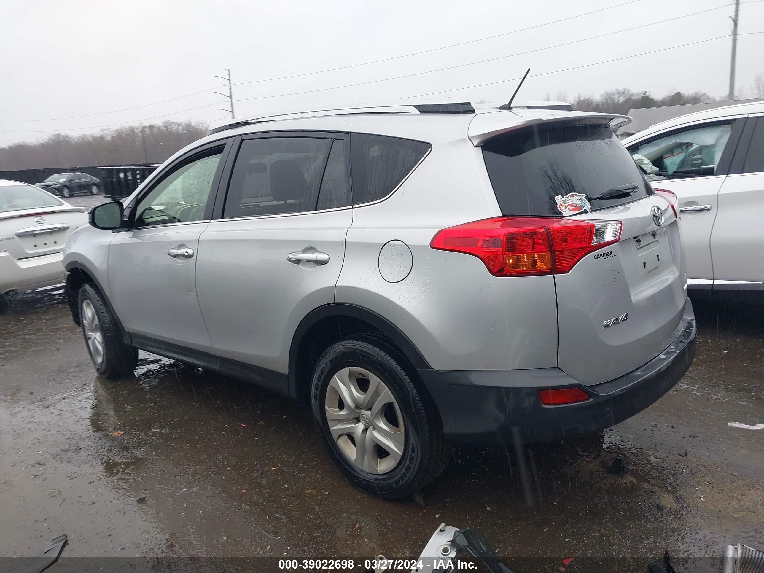 Photo 2 VIN: JTMZFREVXFJ055167 - TOYOTA RAV 4 