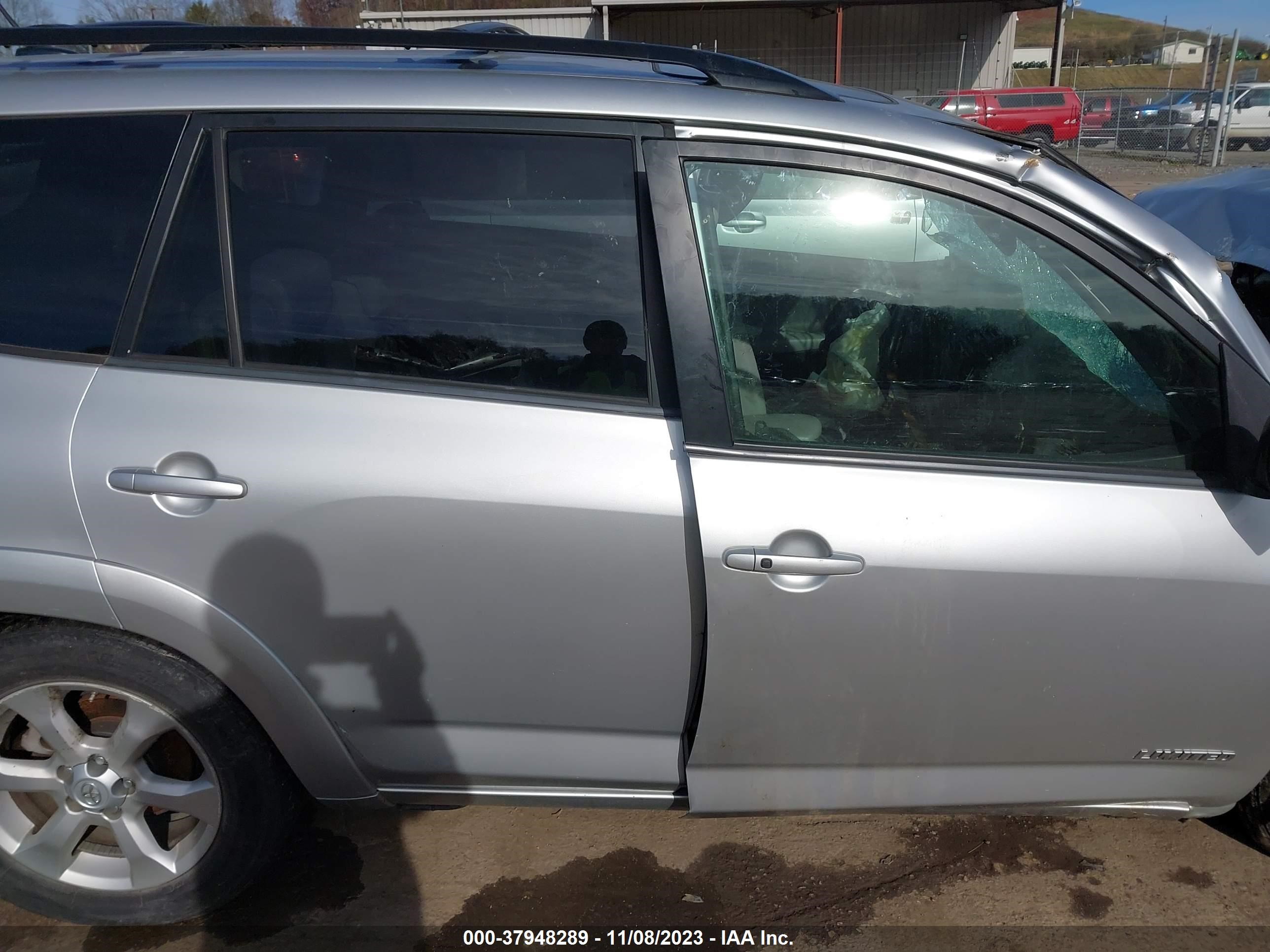 Photo 11 VIN: JTMZK31V99D002848 - TOYOTA RAV 4 