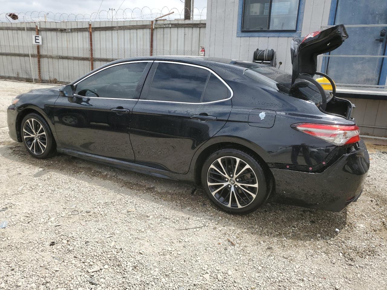 Photo 1 VIN: JTNB11HK0J3025526 - TOYOTA CAMRY 