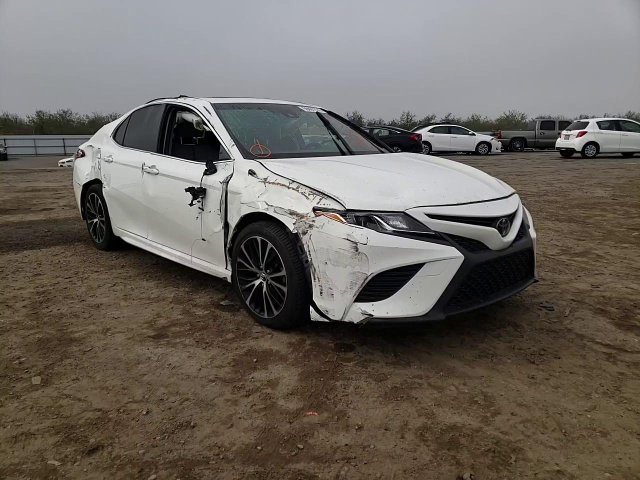 Photo 10 VIN: JTNB11HK1J3003180 - TOYOTA CAMRY L 