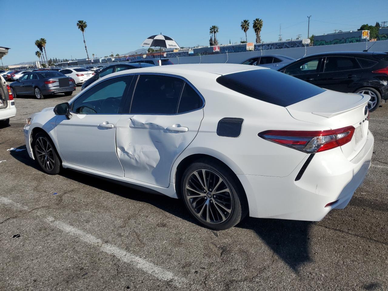 Photo 1 VIN: JTNB11HK5J3073586 - TOYOTA CAMRY 