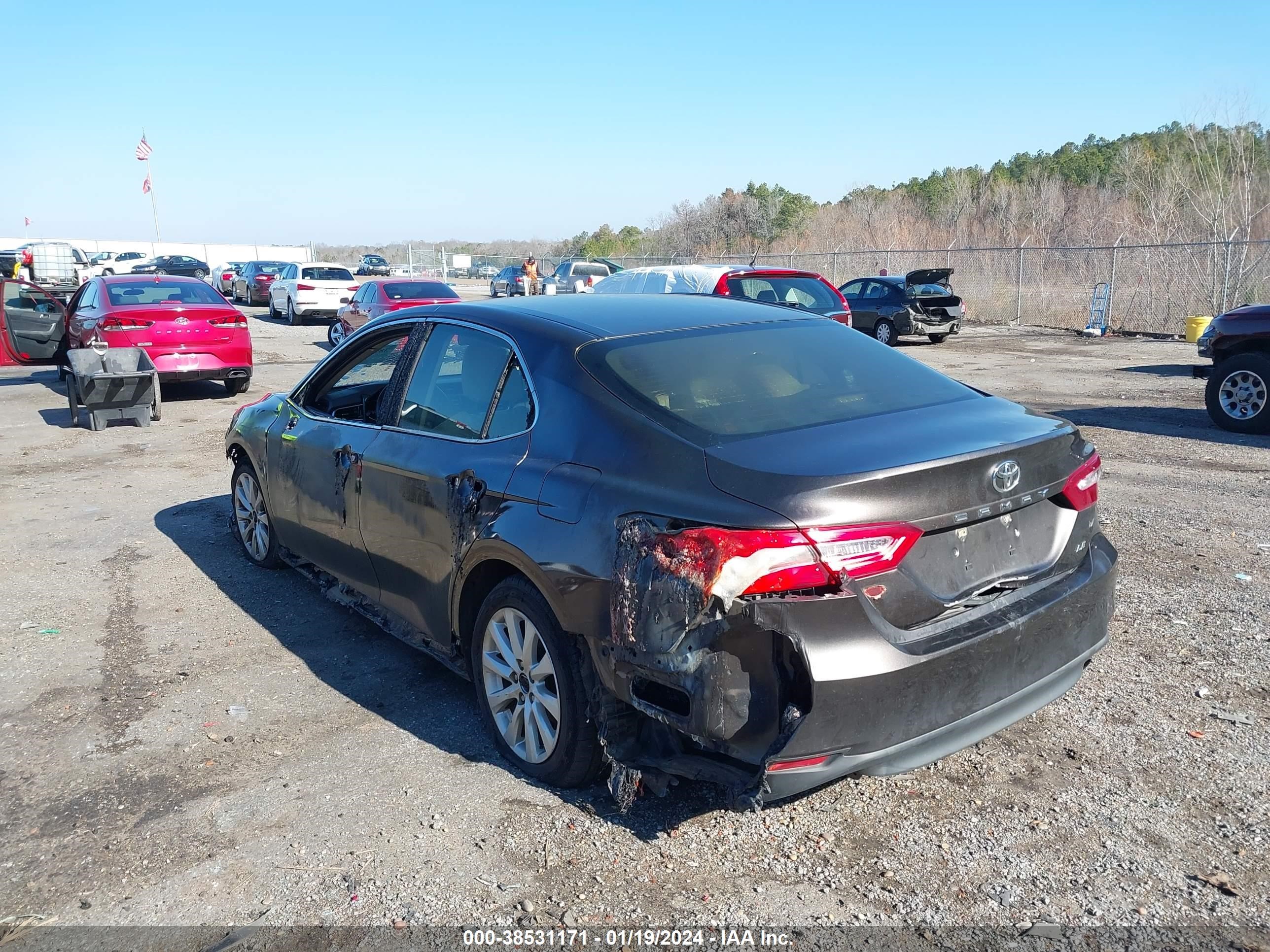 Photo 2 VIN: JTNB11HK6J3010514 - TOYOTA CAMRY 