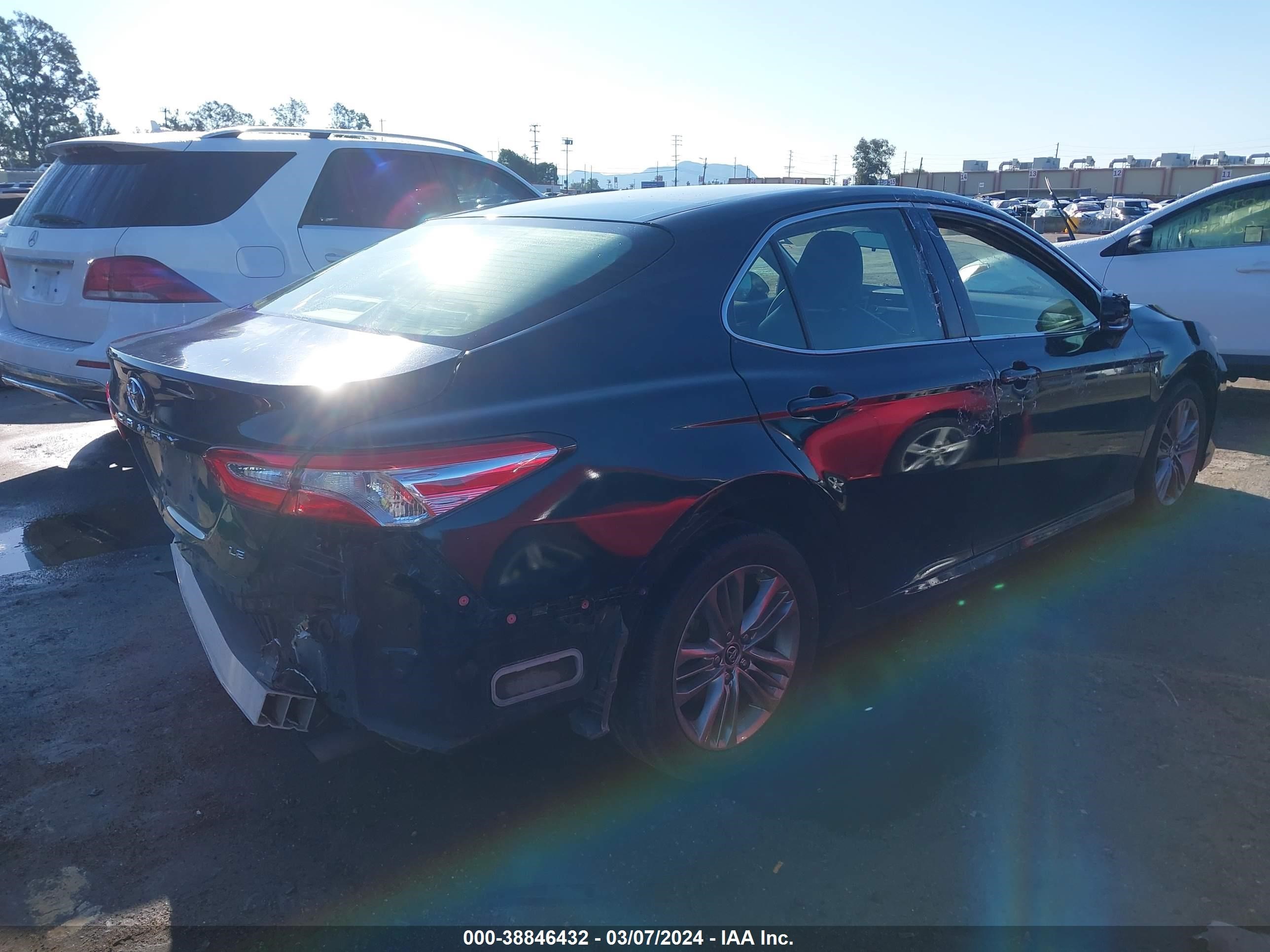 Photo 3 VIN: JTNB11HK6J3017544 - TOYOTA CAMRY 