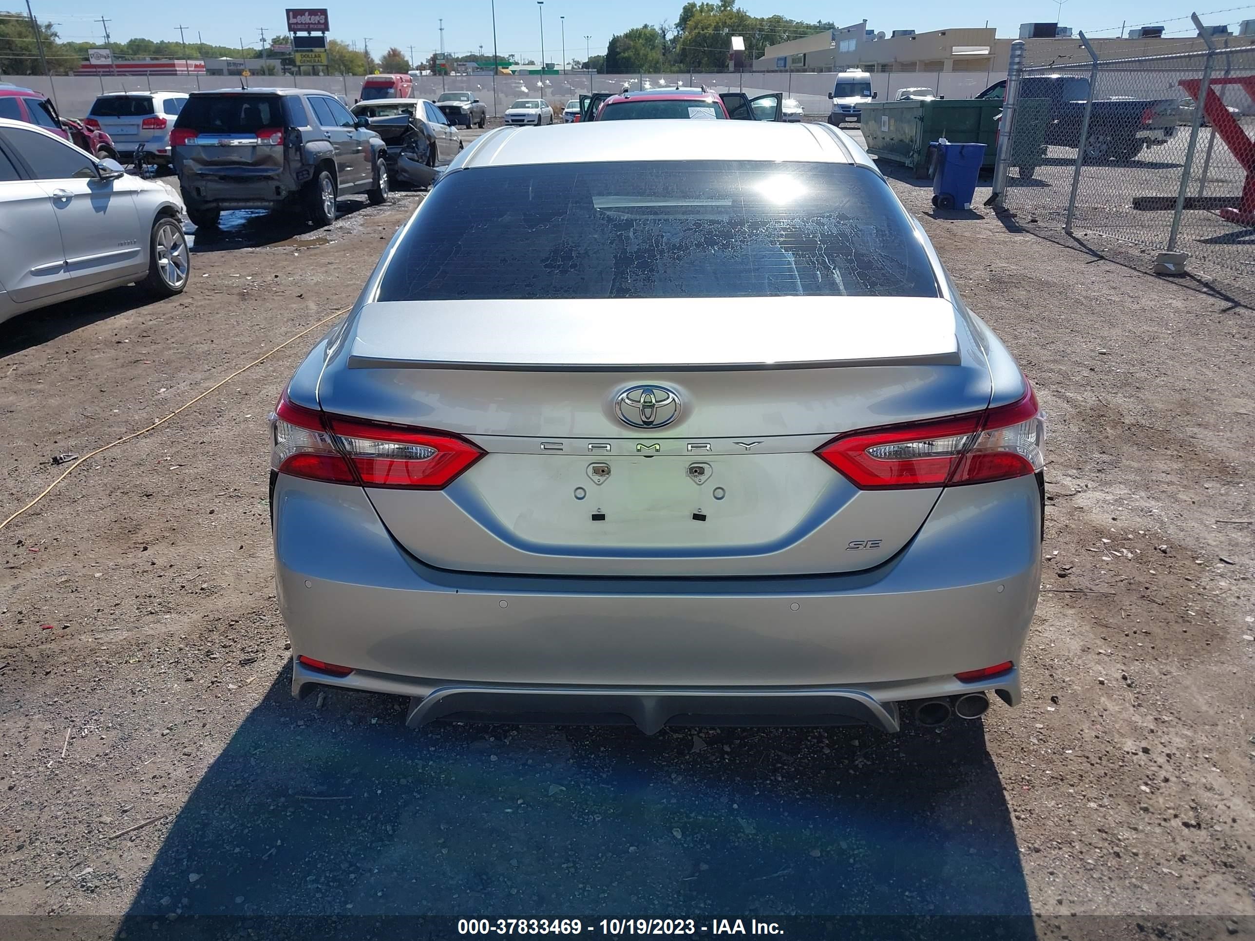 Photo 16 VIN: JTNB11HK6J3021481 - TOYOTA CAMRY 