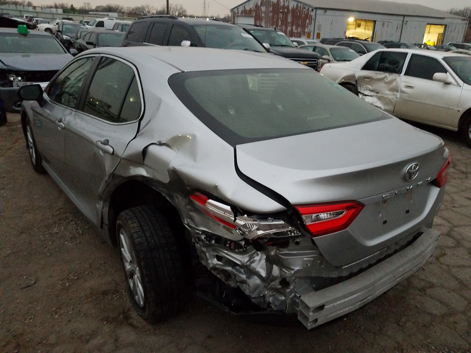 Photo 2 VIN: JTNB11HK6J3026468 - TOYOTA CAMRY L 