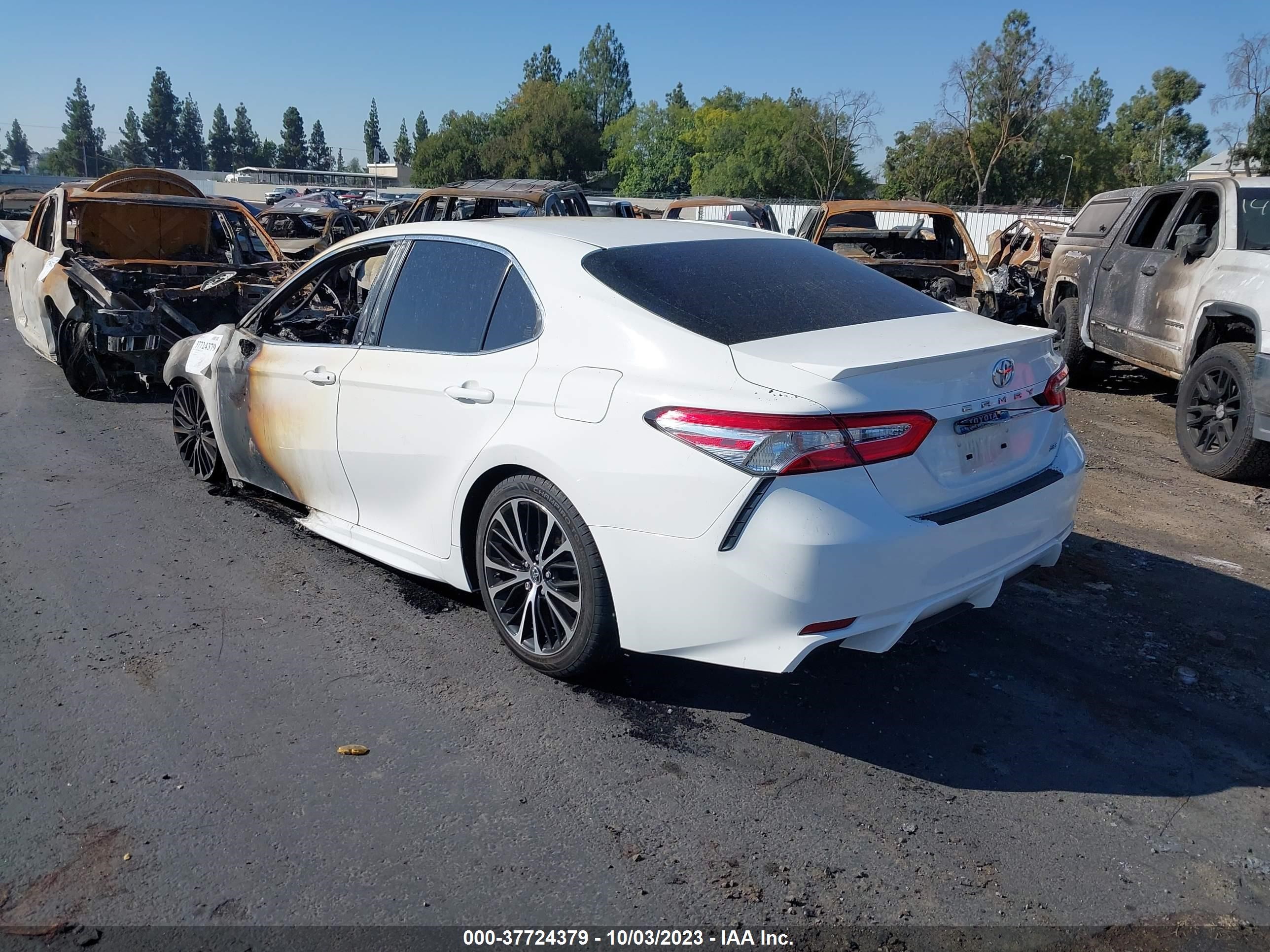 Photo 2 VIN: JTNB11HK6J3070955 - TOYOTA CAMRY 