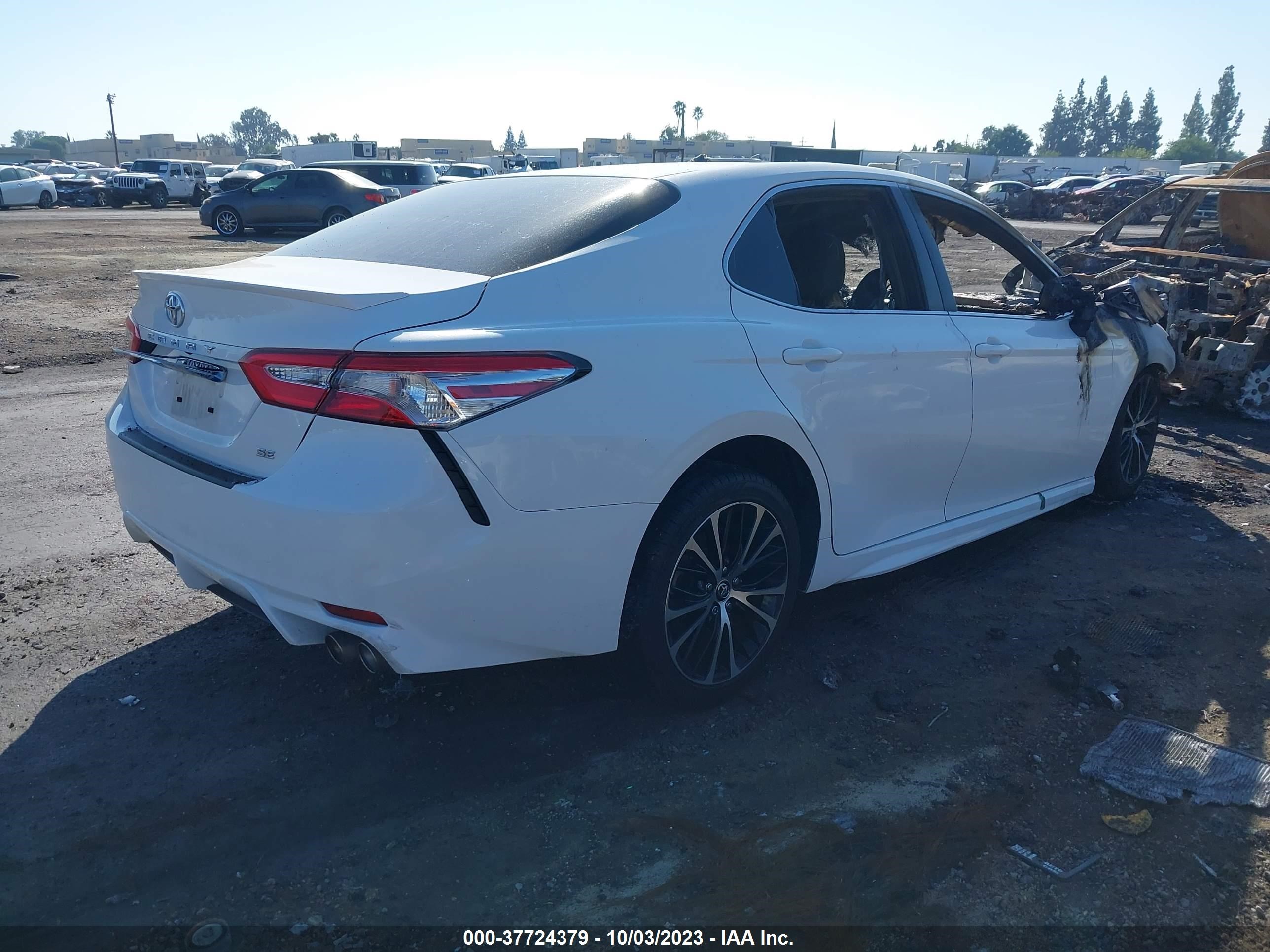 Photo 3 VIN: JTNB11HK6J3070955 - TOYOTA CAMRY 