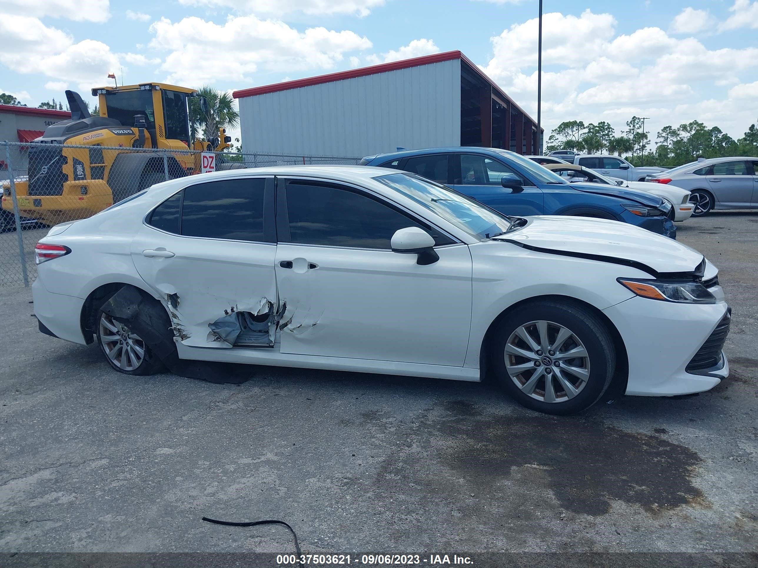 Photo 12 VIN: JTNB11HK7J3050553 - TOYOTA CAMRY 