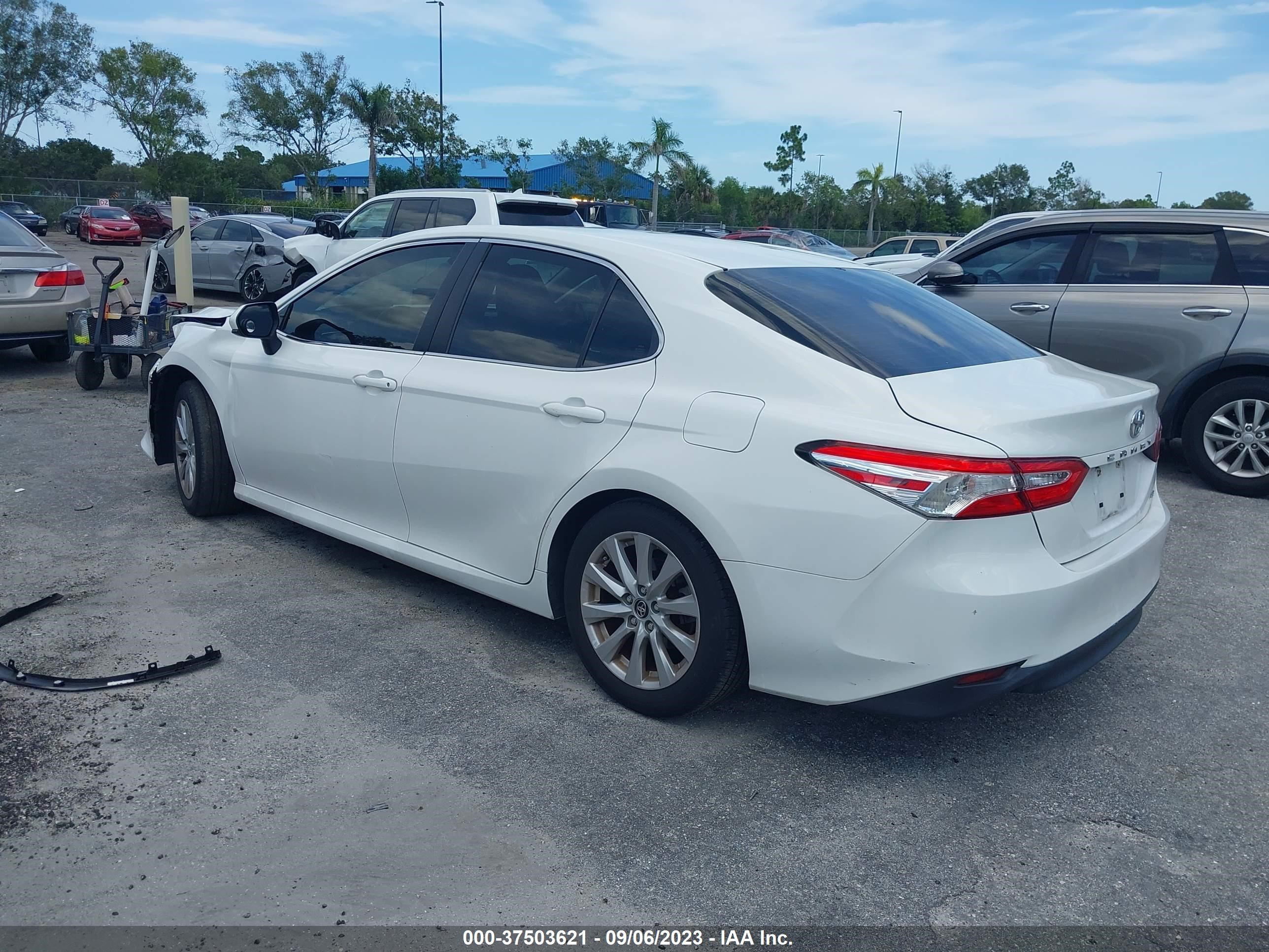 Photo 2 VIN: JTNB11HK7J3050553 - TOYOTA CAMRY 