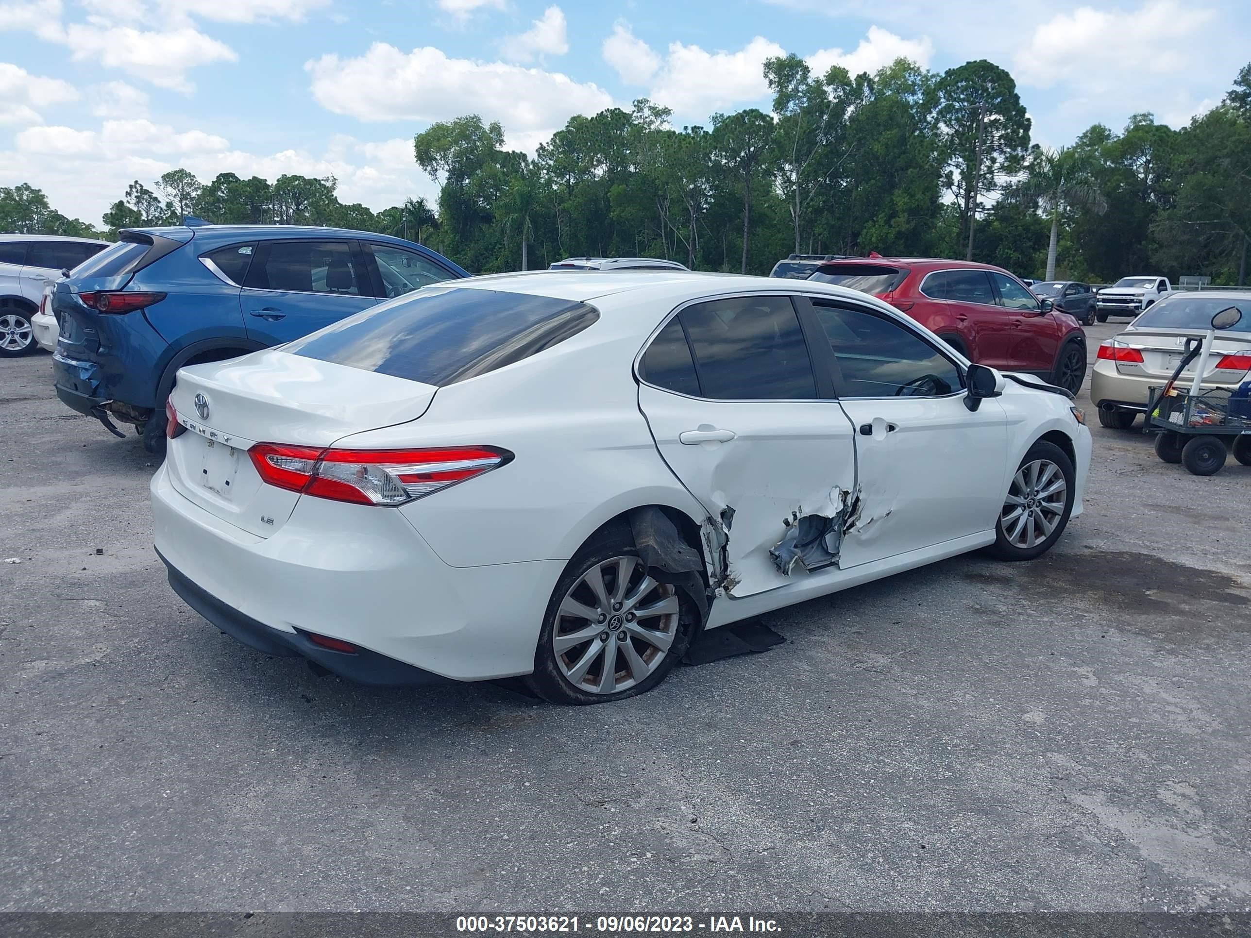 Photo 3 VIN: JTNB11HK7J3050553 - TOYOTA CAMRY 