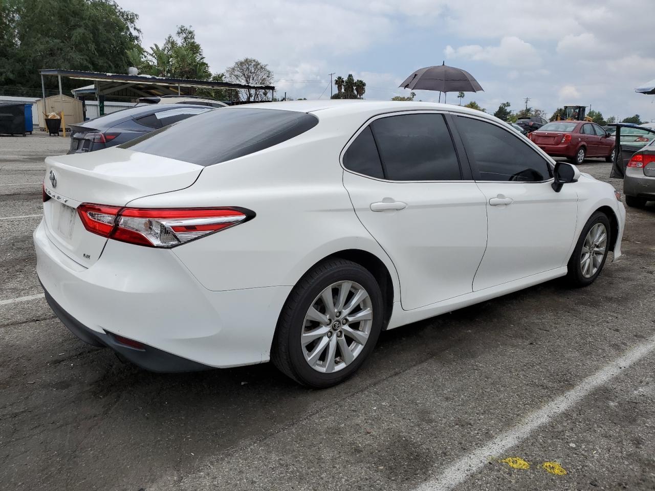 Photo 2 VIN: JTNB11HK8J3009641 - TOYOTA CAMRY 