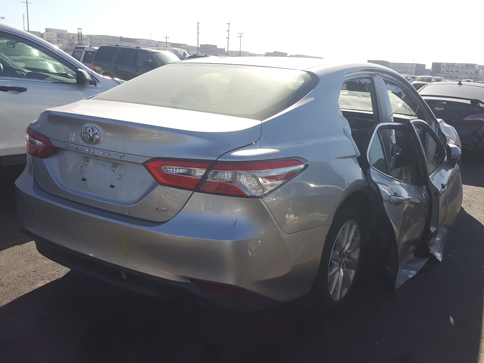 Photo 3 VIN: JTNB11HKXJ3029390 - TOYOTA CAMRY L 