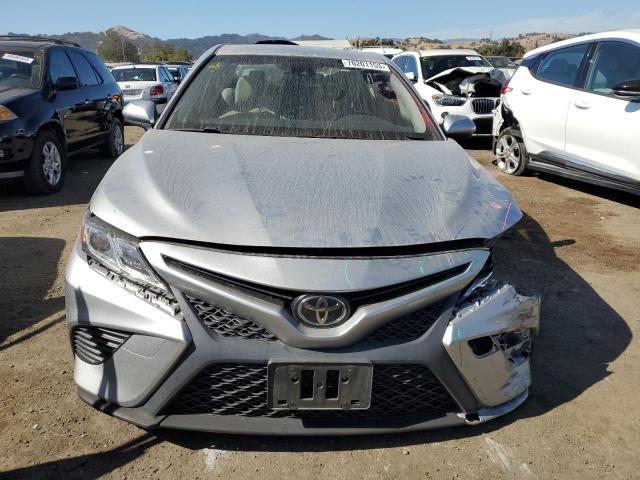 Photo 4 VIN: JTNB11HKXJ3046075 - TOYOTA CAMRY L 