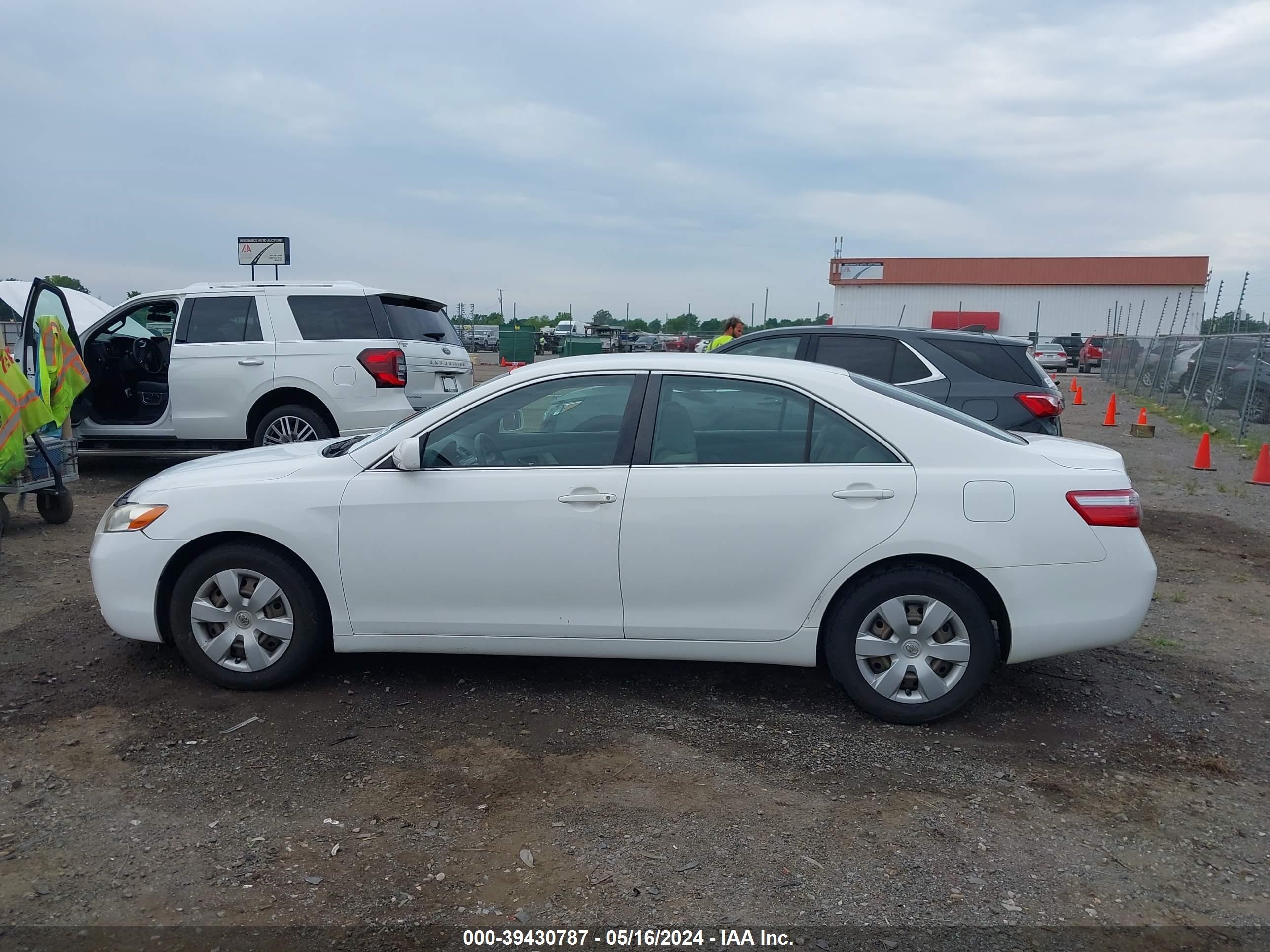 Photo 13 VIN: JTNBE46K273119358 - TOYOTA CAMRY 