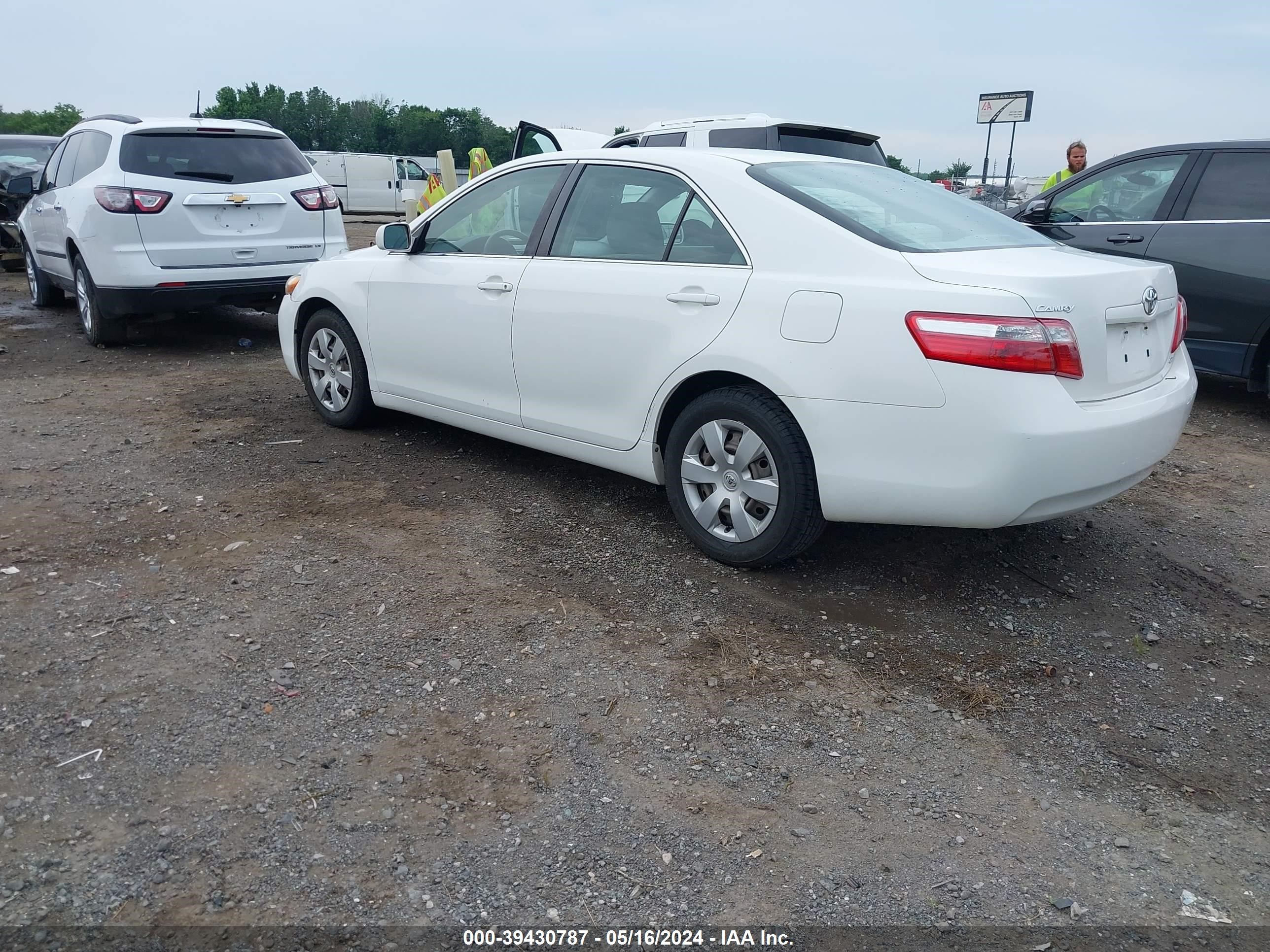 Photo 2 VIN: JTNBE46K273119358 - TOYOTA CAMRY 