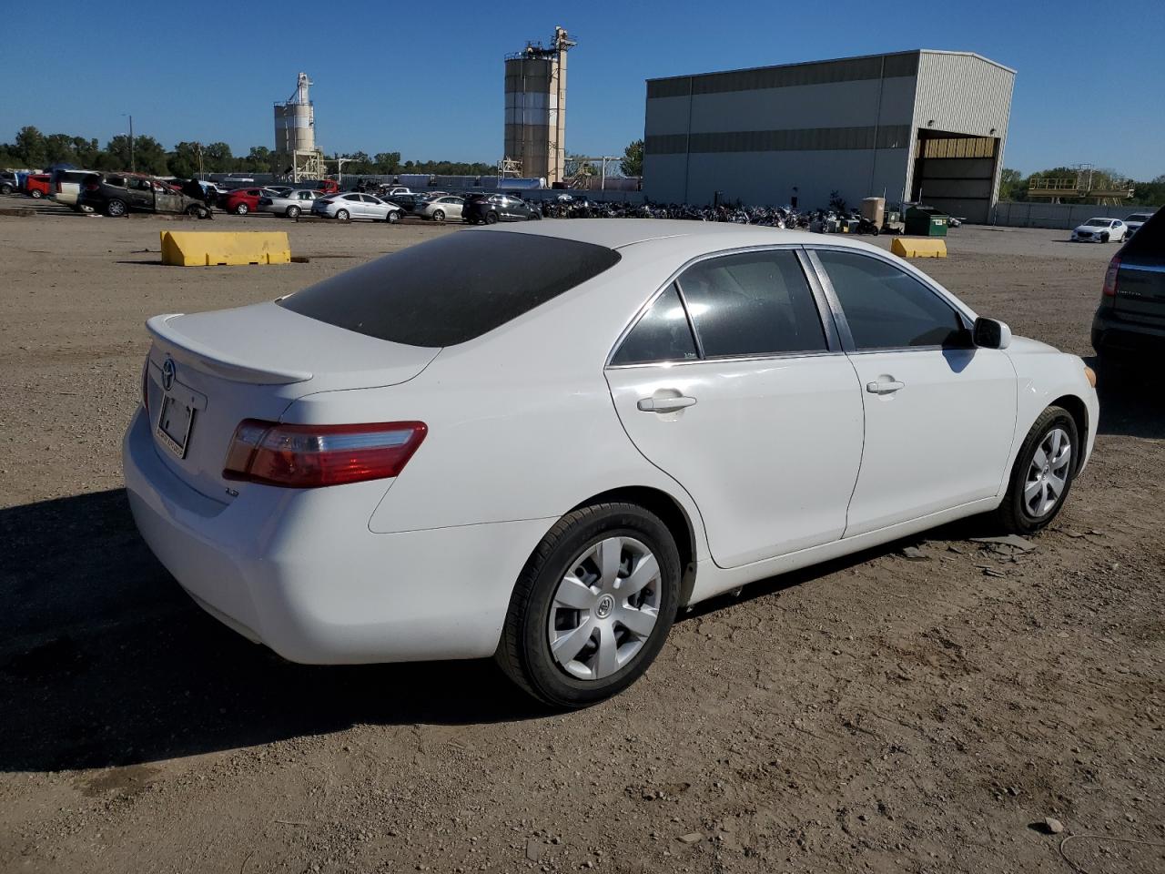 Photo 2 VIN: JTNBE46K473058272 - TOYOTA CAMRY 