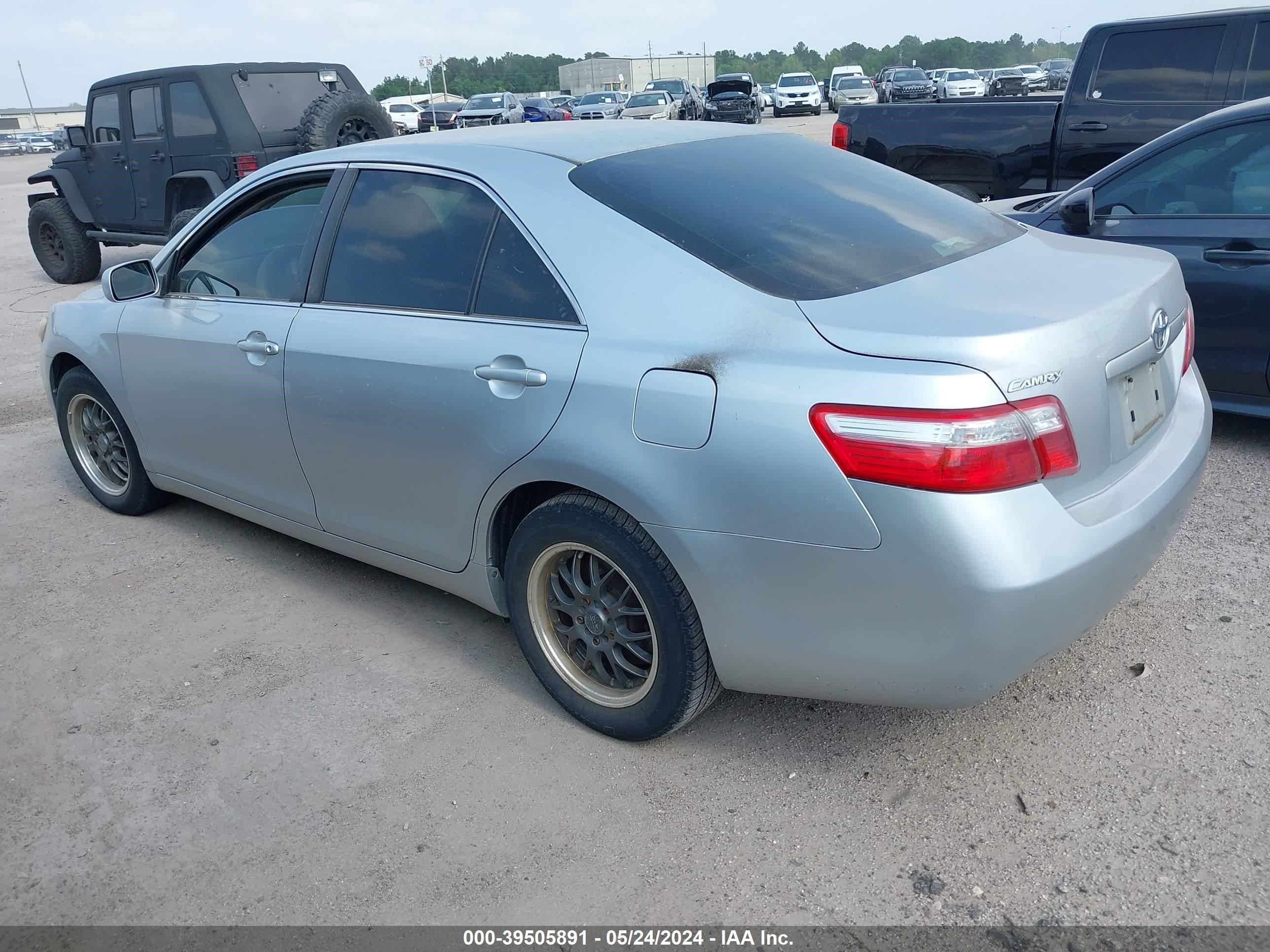 Photo 2 VIN: JTNBE46K673053977 - TOYOTA CAMRY 