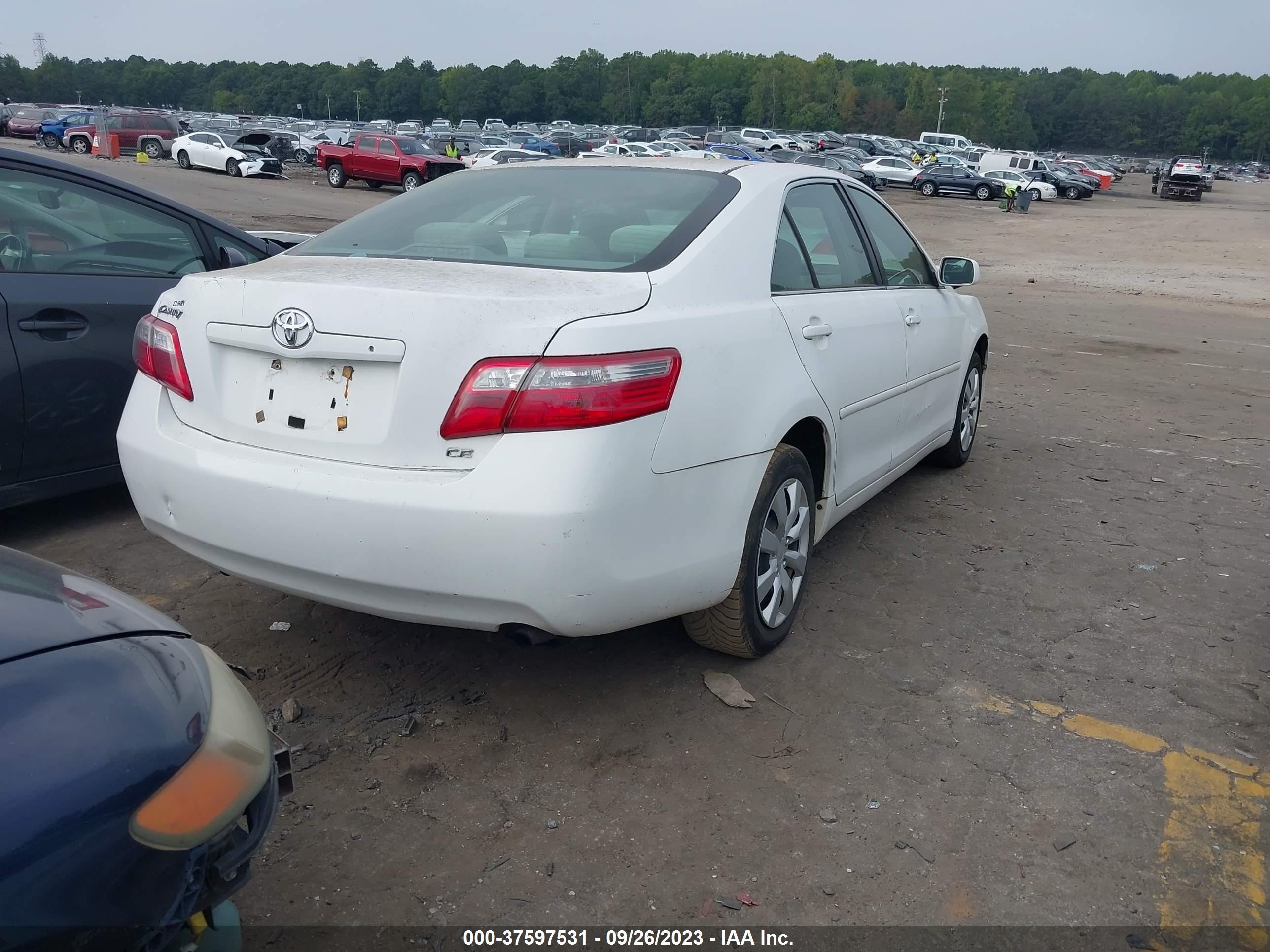 Photo 3 VIN: JTNBE46K973056842 - TOYOTA CAMRY 