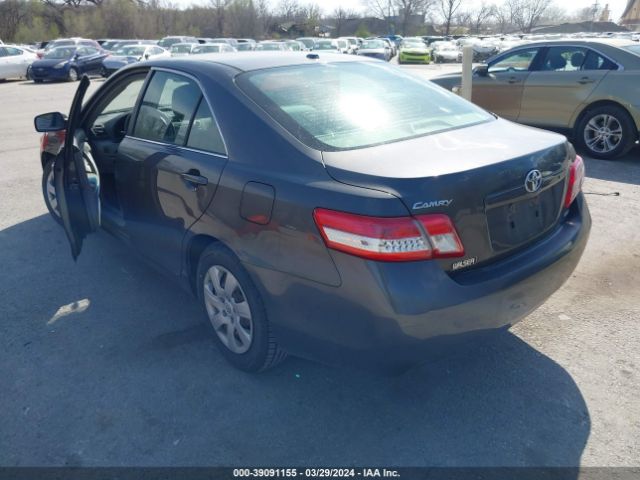 Photo 2 VIN: JTNBF3EK1B3011881 - TOYOTA CAMRY 