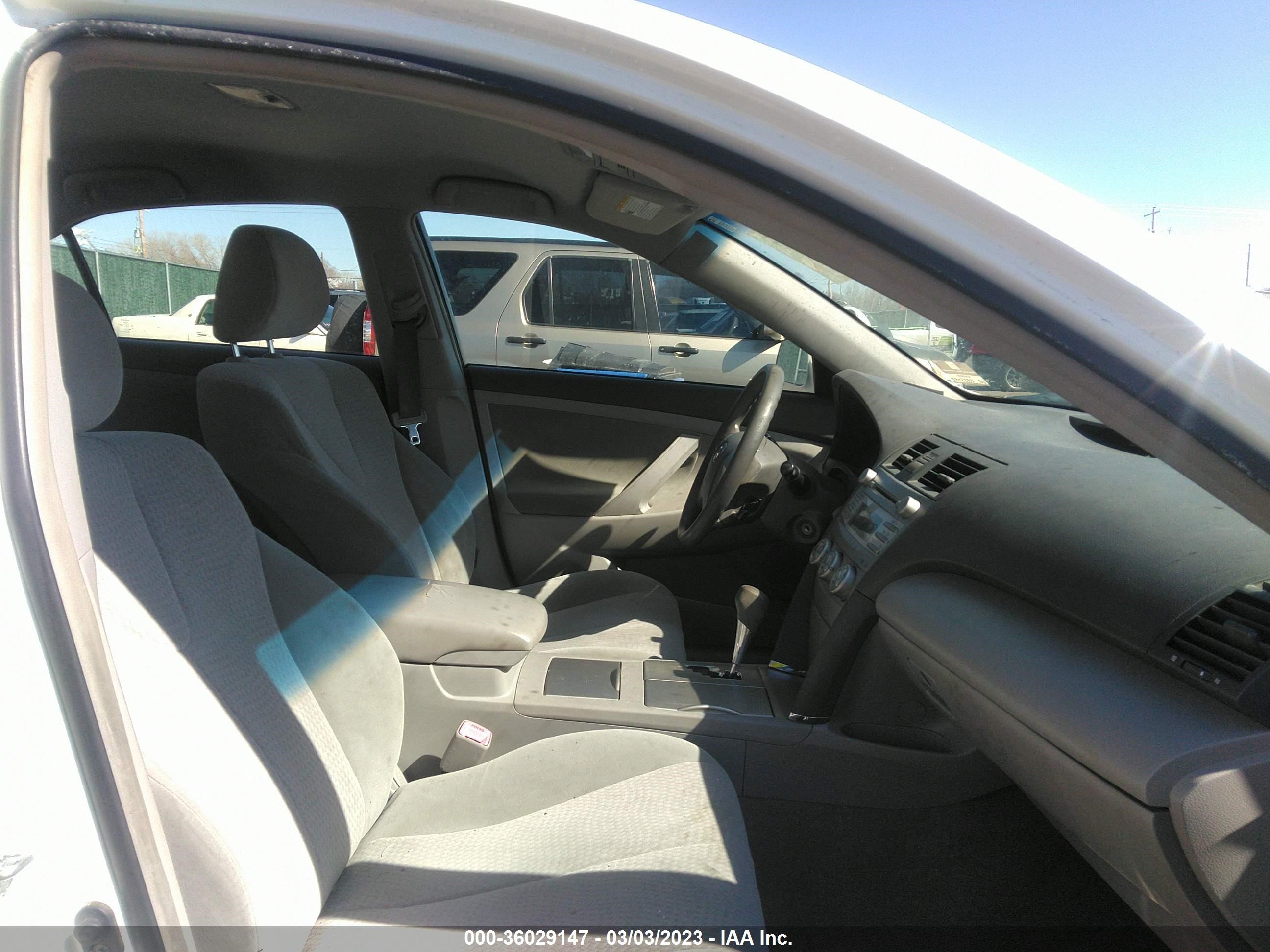 Photo 4 VIN: JTNBF3EK7A3000284 - TOYOTA CAMRY 