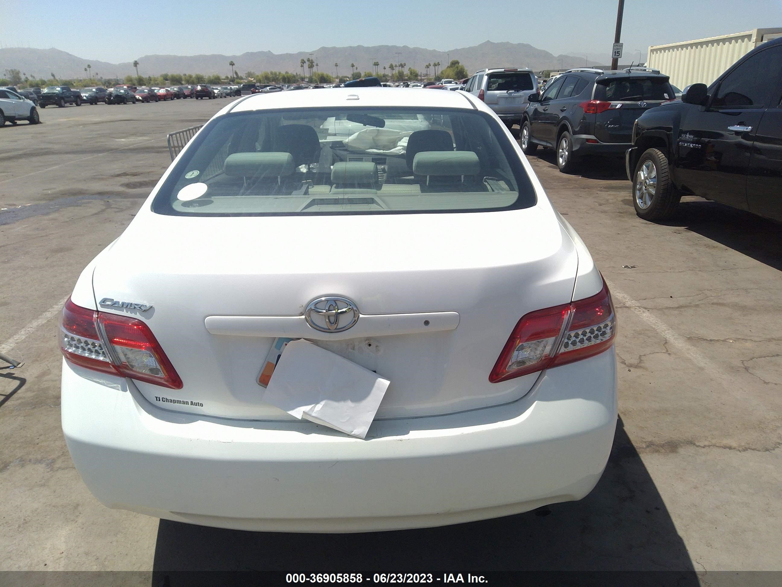 Photo 15 VIN: JTNBF3EK9B3008310 - TOYOTA CAMRY 