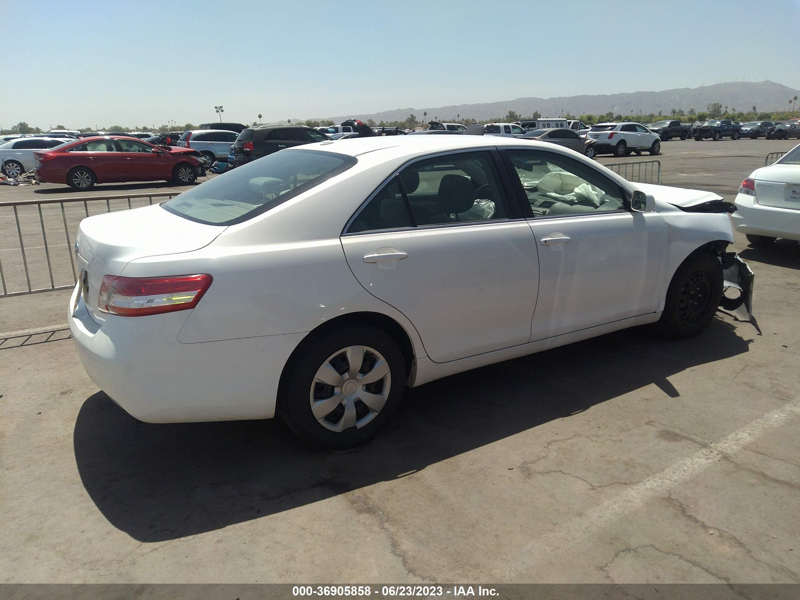 Photo 3 VIN: JTNBF3EK9B3008310 - TOYOTA CAMRY 