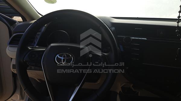 Photo 12 VIN: JTNBF4HKXK3045478 - TOYOTA CAMRY 