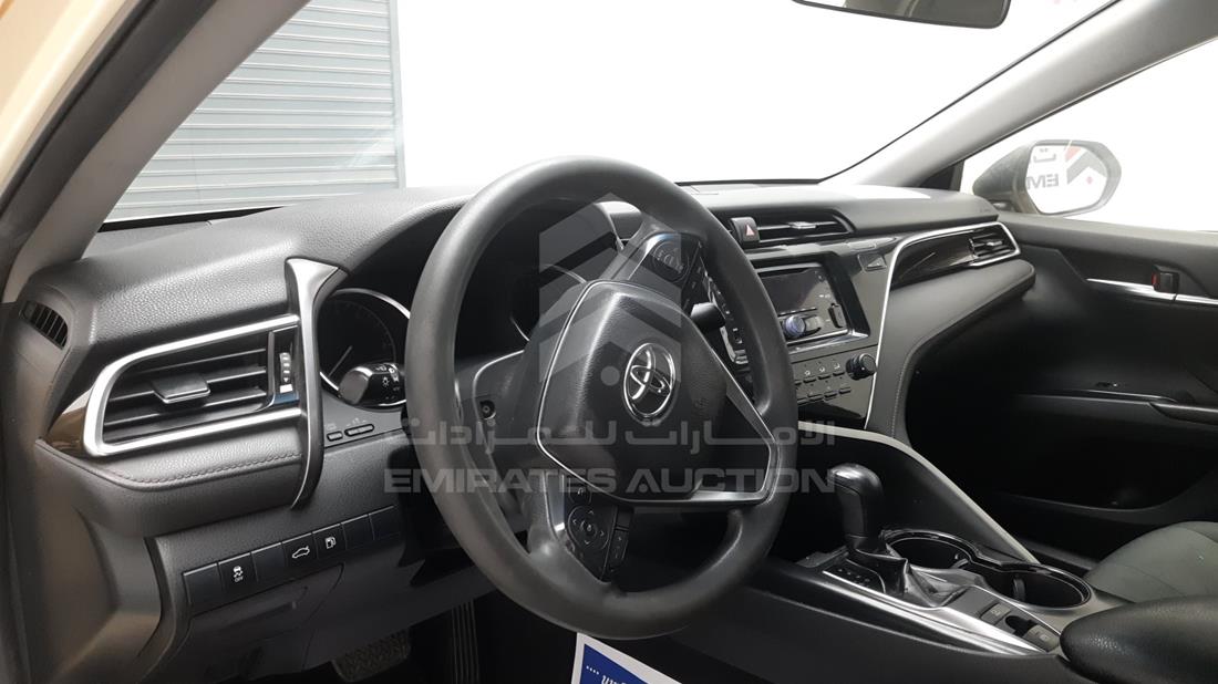 Photo 13 VIN: JTNBF9HK4J3010933 - TOYOTA CAMRY 