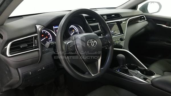 Photo 10 VIN: JTNBF9HK6J3001277 - TOYOTA CAMRY 