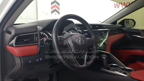 Photo 10 VIN: JTNBZ4HKXK3007353 - TOYOTA CAMRY 