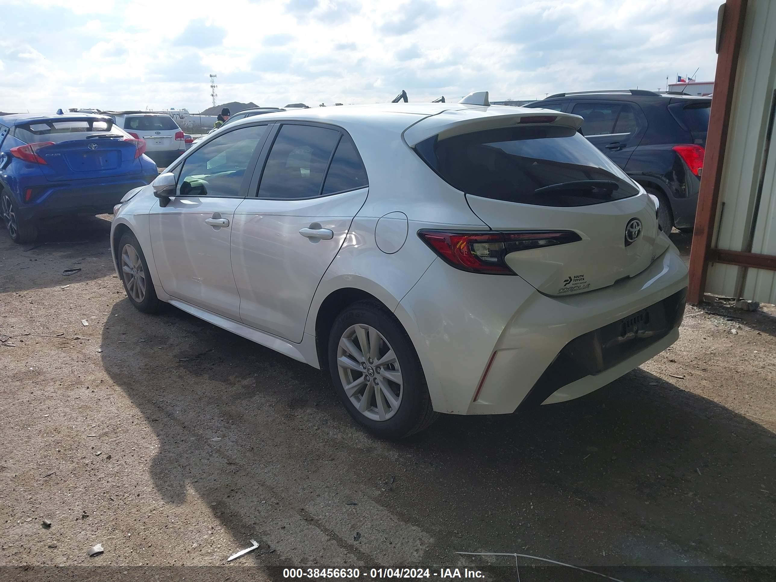 Photo 2 VIN: JTND4MBE1R3220180 - TOYOTA COROLLA 