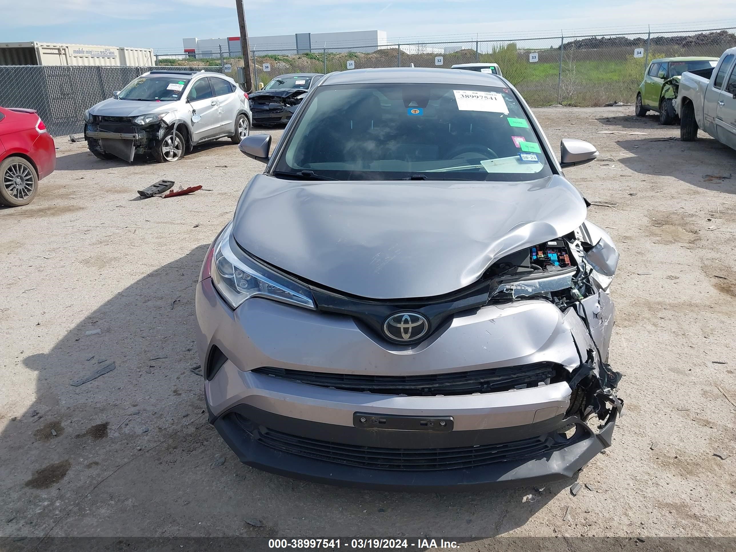 Photo 11 VIN: JTNKHMBX0K1056645 - TOYOTA C-HR 