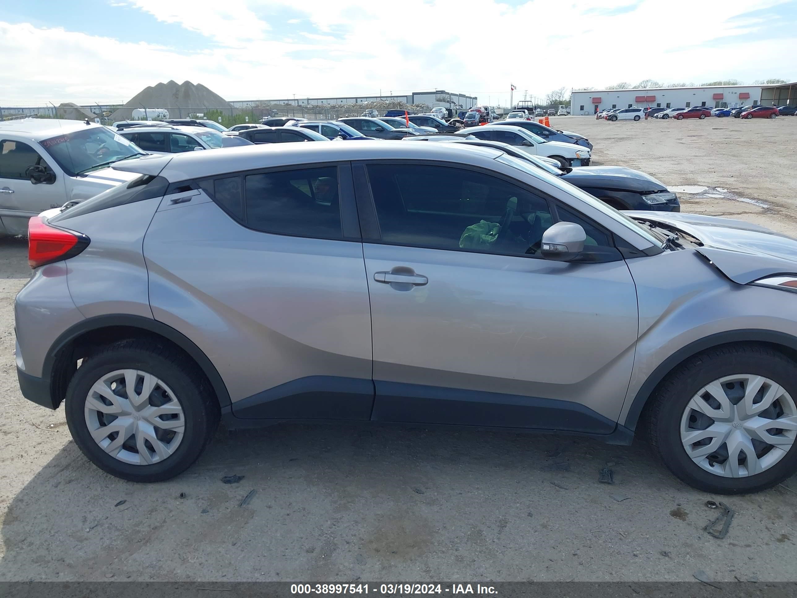 Photo 12 VIN: JTNKHMBX0K1056645 - TOYOTA C-HR 