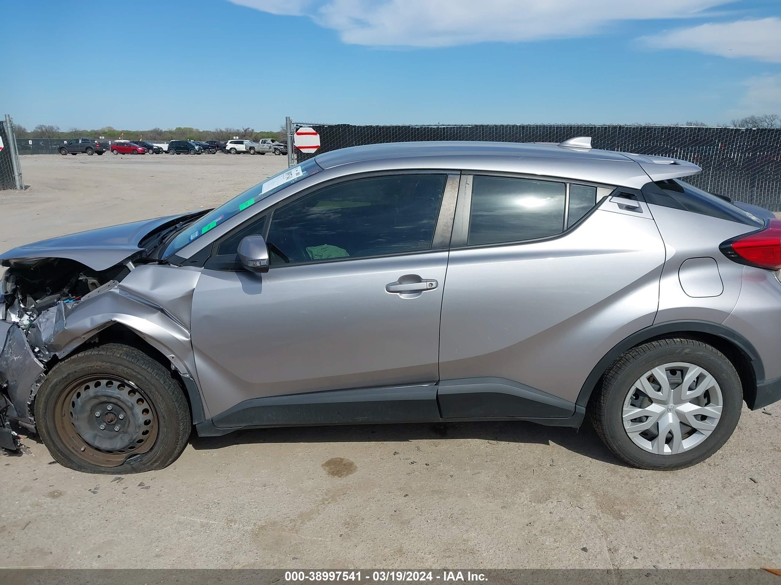 Photo 13 VIN: JTNKHMBX0K1056645 - TOYOTA C-HR 