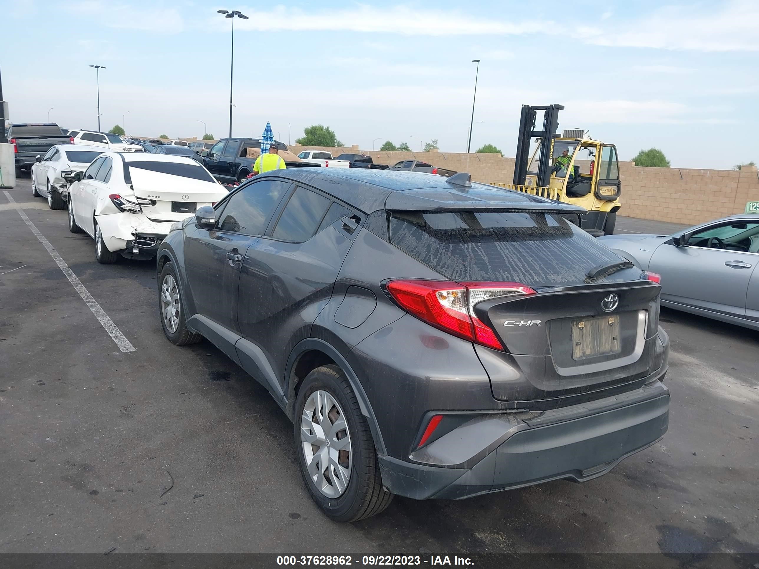 Photo 2 VIN: JTNKHMBX0K1062543 - TOYOTA C-HR 