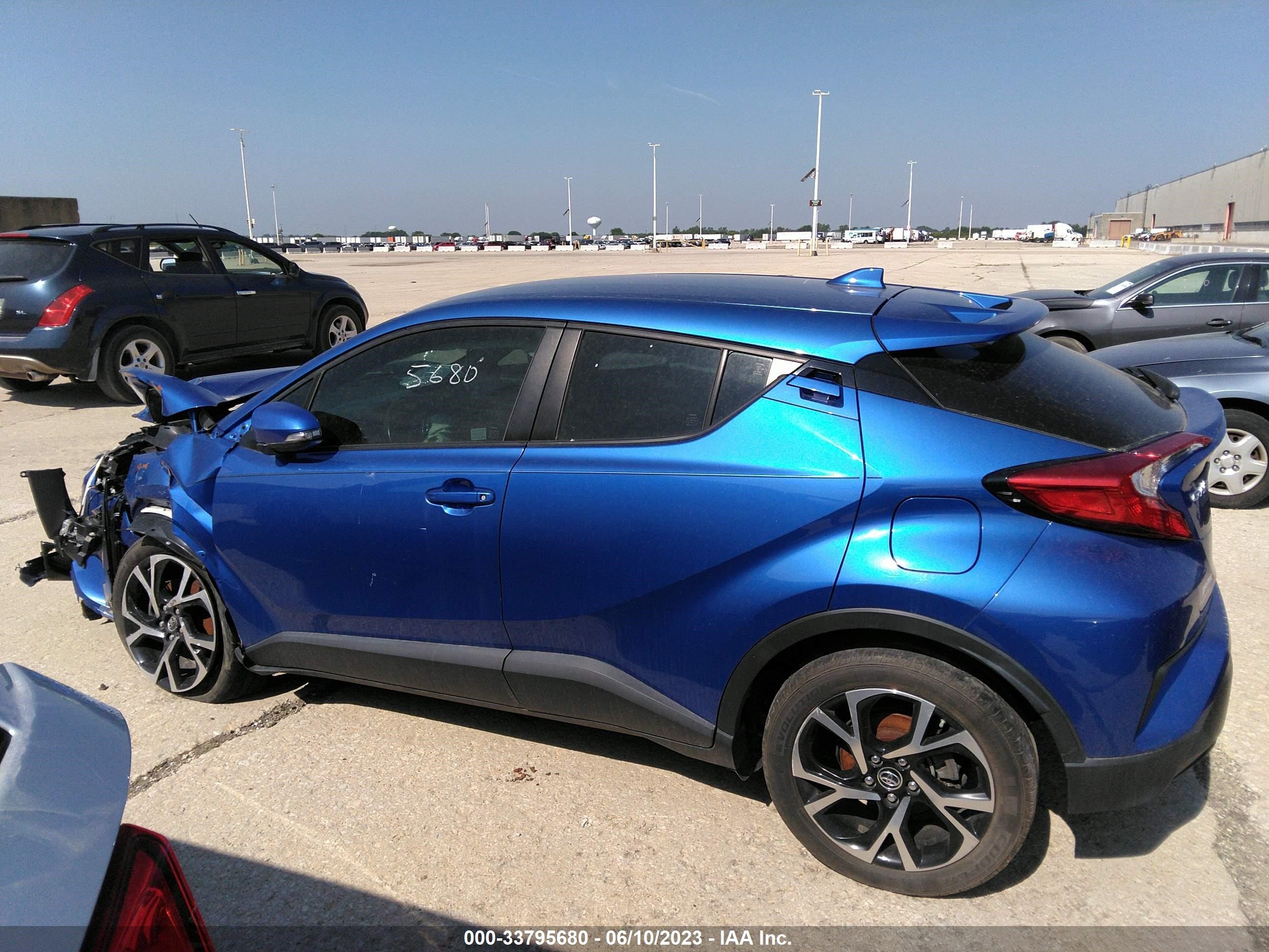 Photo 13 VIN: JTNKHMBX4J1005888 - TOYOTA C-HR 