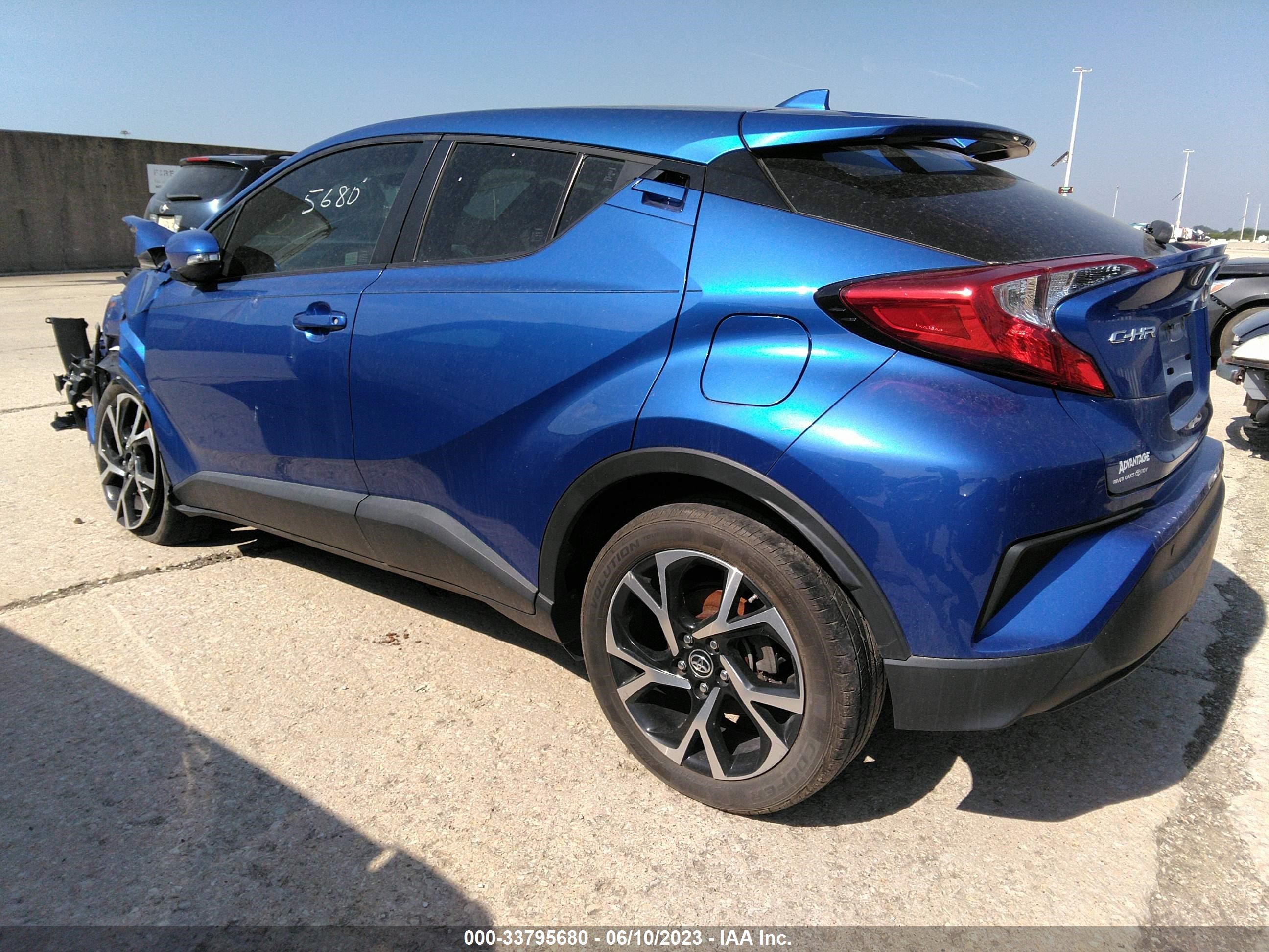 Photo 2 VIN: JTNKHMBX4J1005888 - TOYOTA C-HR XLE 