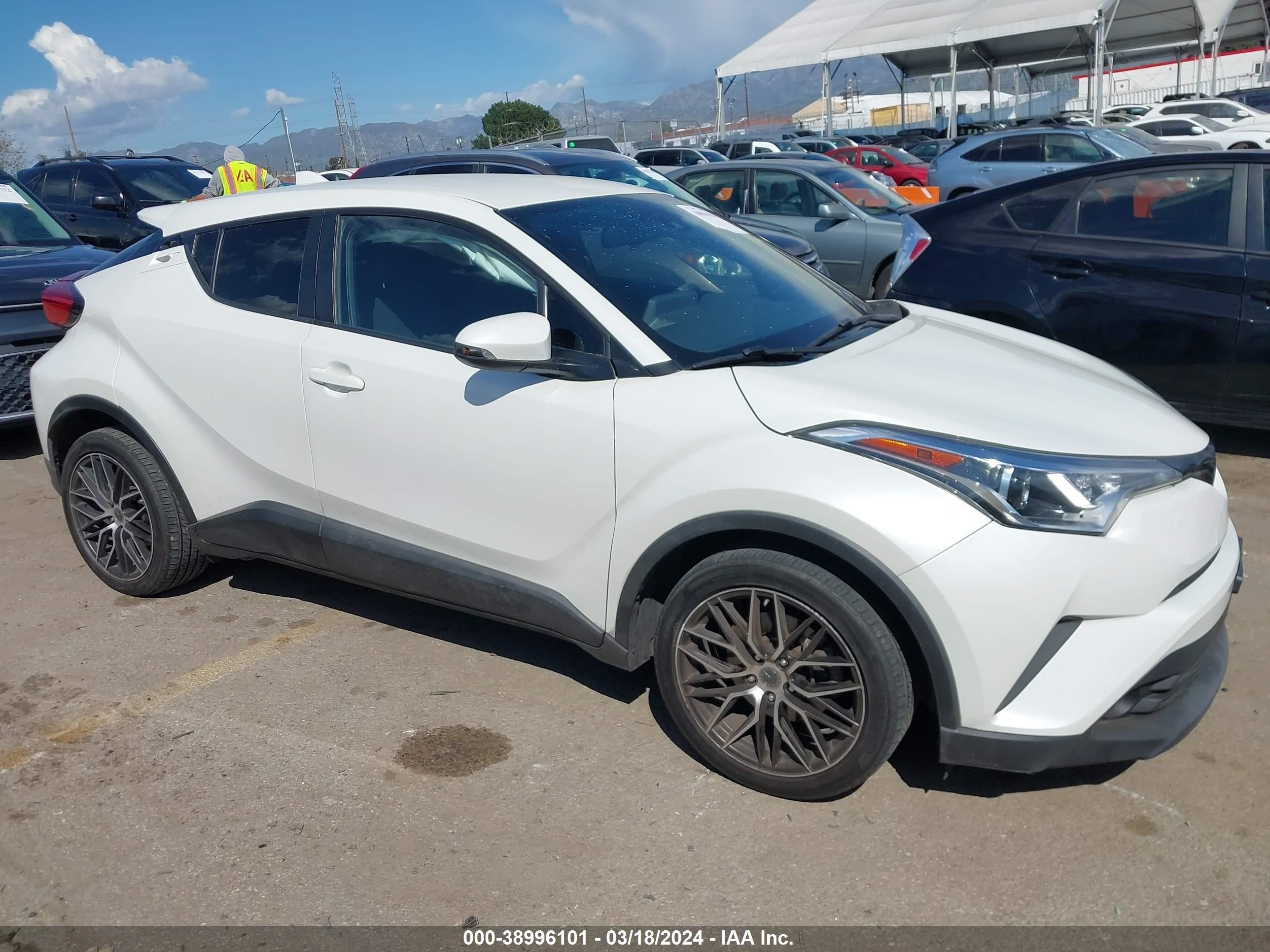 Photo 12 VIN: JTNKHMBX5K1028307 - TOYOTA C-HR 