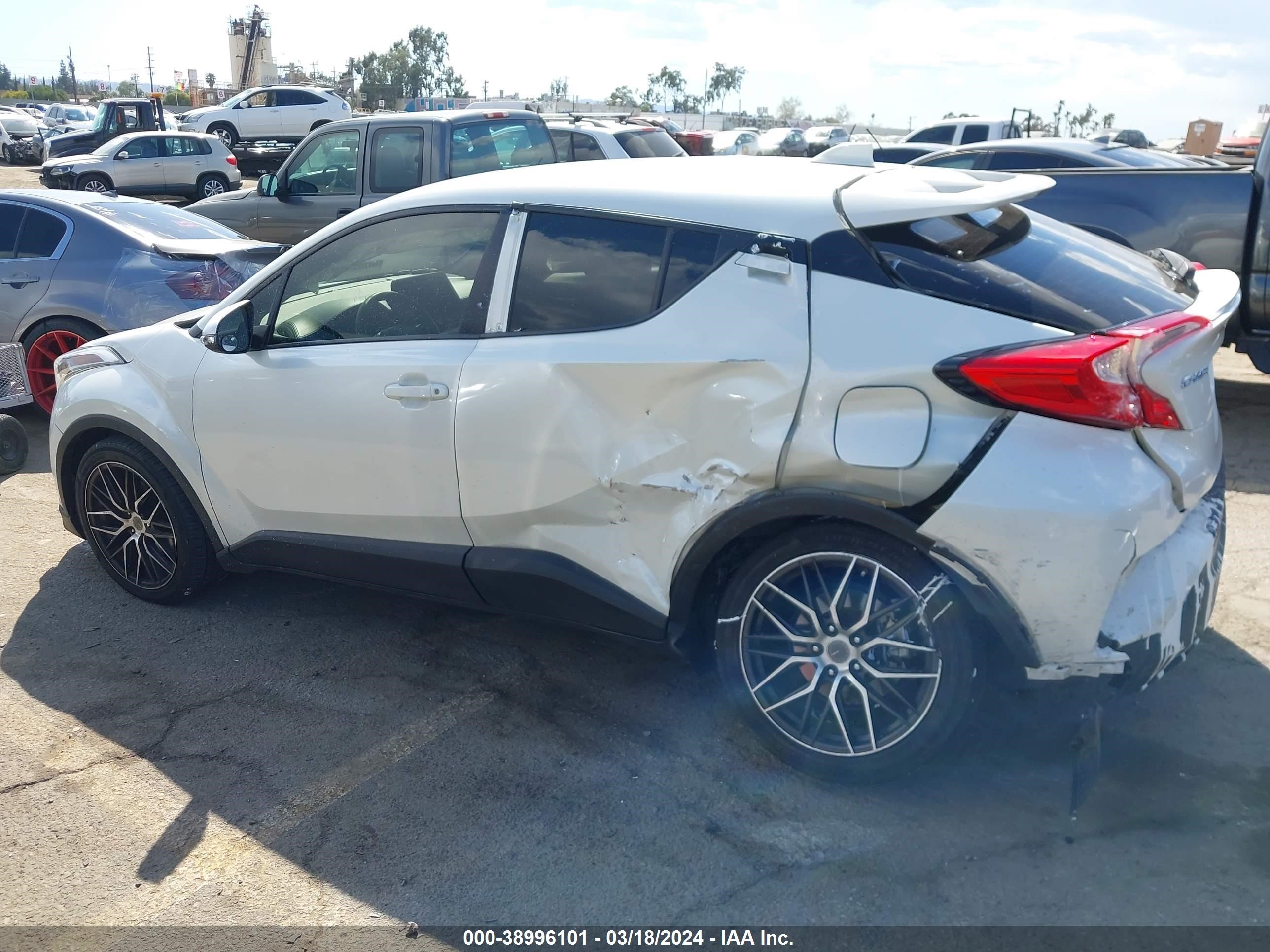 Photo 13 VIN: JTNKHMBX5K1028307 - TOYOTA C-HR 