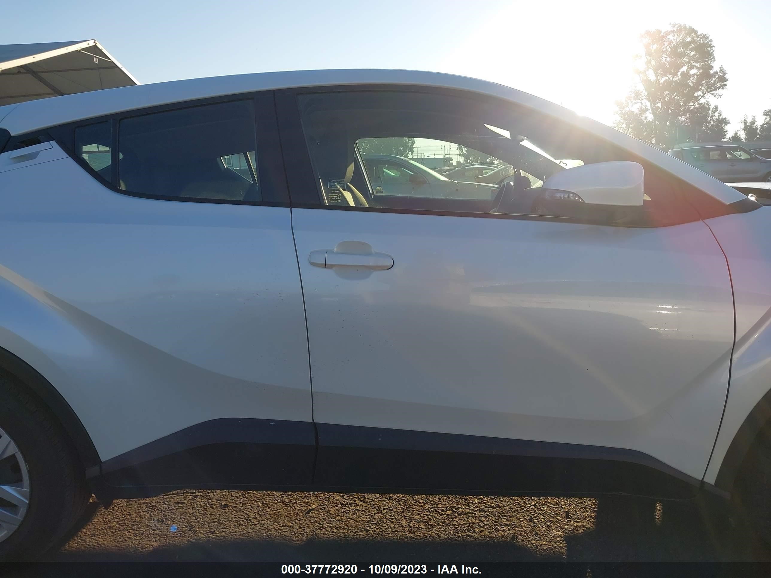 Photo 12 VIN: JTNKHMBX5M1111125 - TOYOTA C-HR 