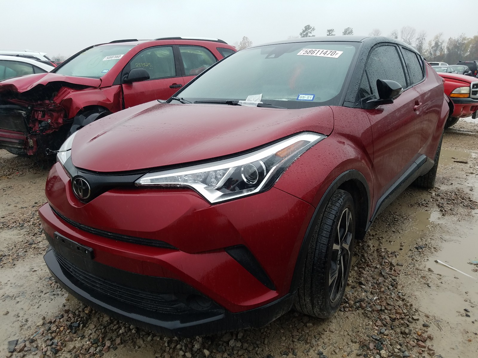 Photo 1 VIN: JTNKHMBXXK1044681 - TOYOTA C-HR XLE 