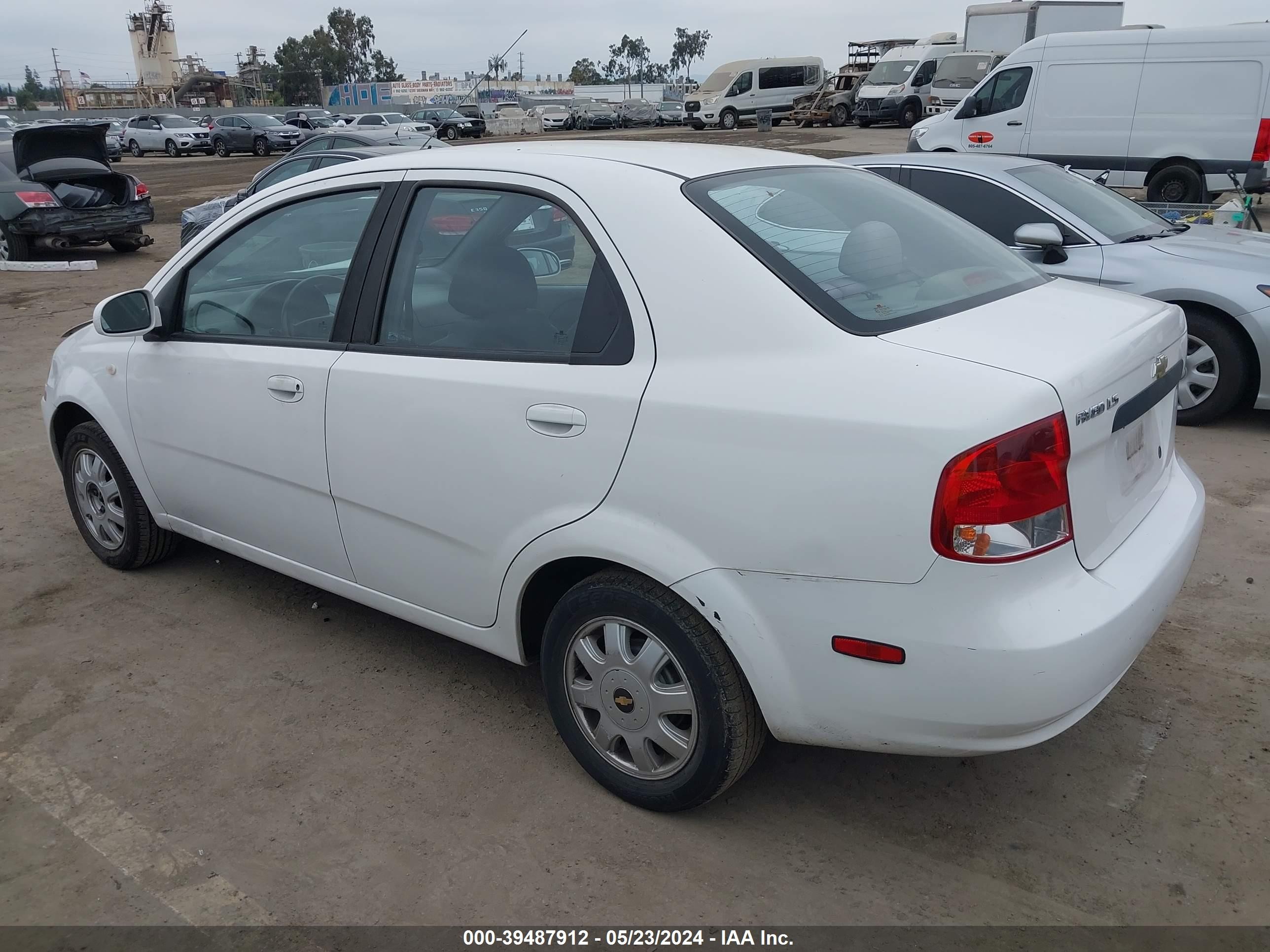 Photo 2 VIN: KL1TD526X5B380130 - CHEVROLET AVEO 