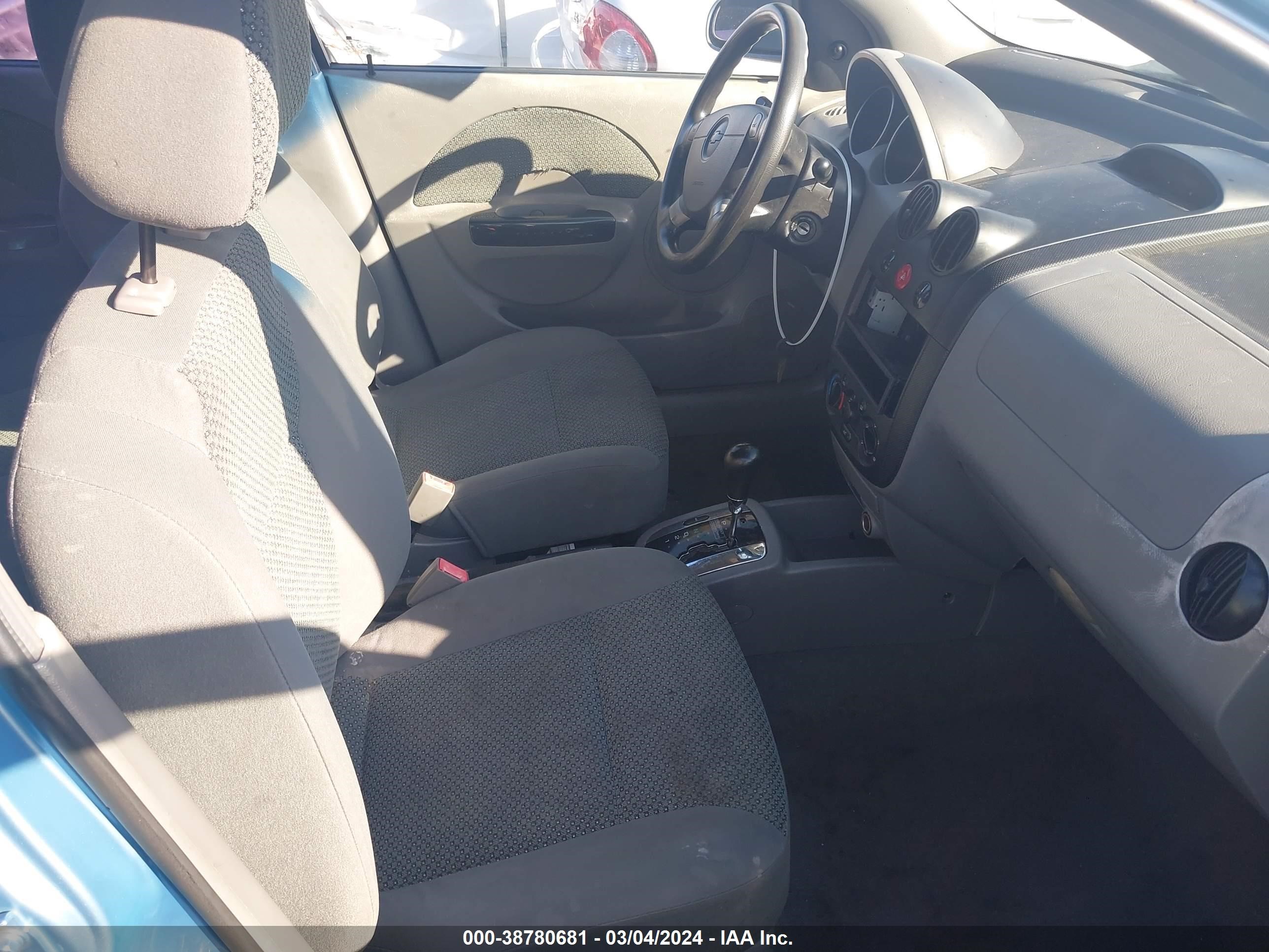 Photo 4 VIN: KL1TJ62604B185571 - CHEVROLET AVEO 