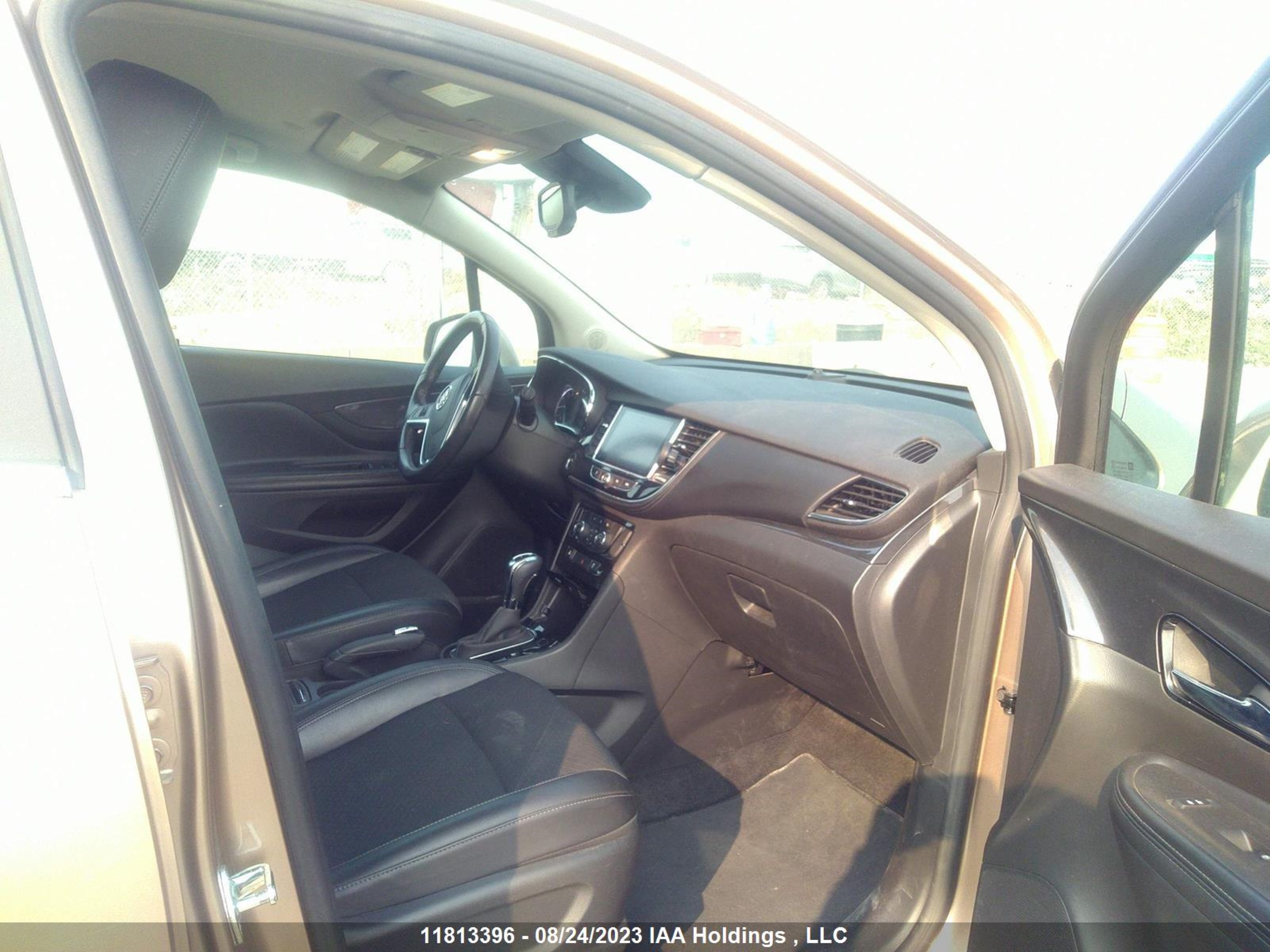 Photo 4 VIN: KL4CJ2SB1JB708410 - BUICK ENCORE 