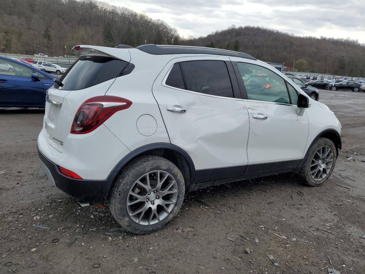 Photo 2 VIN: KL4CJ2SB3JB520939 - BUICK ENCORE 