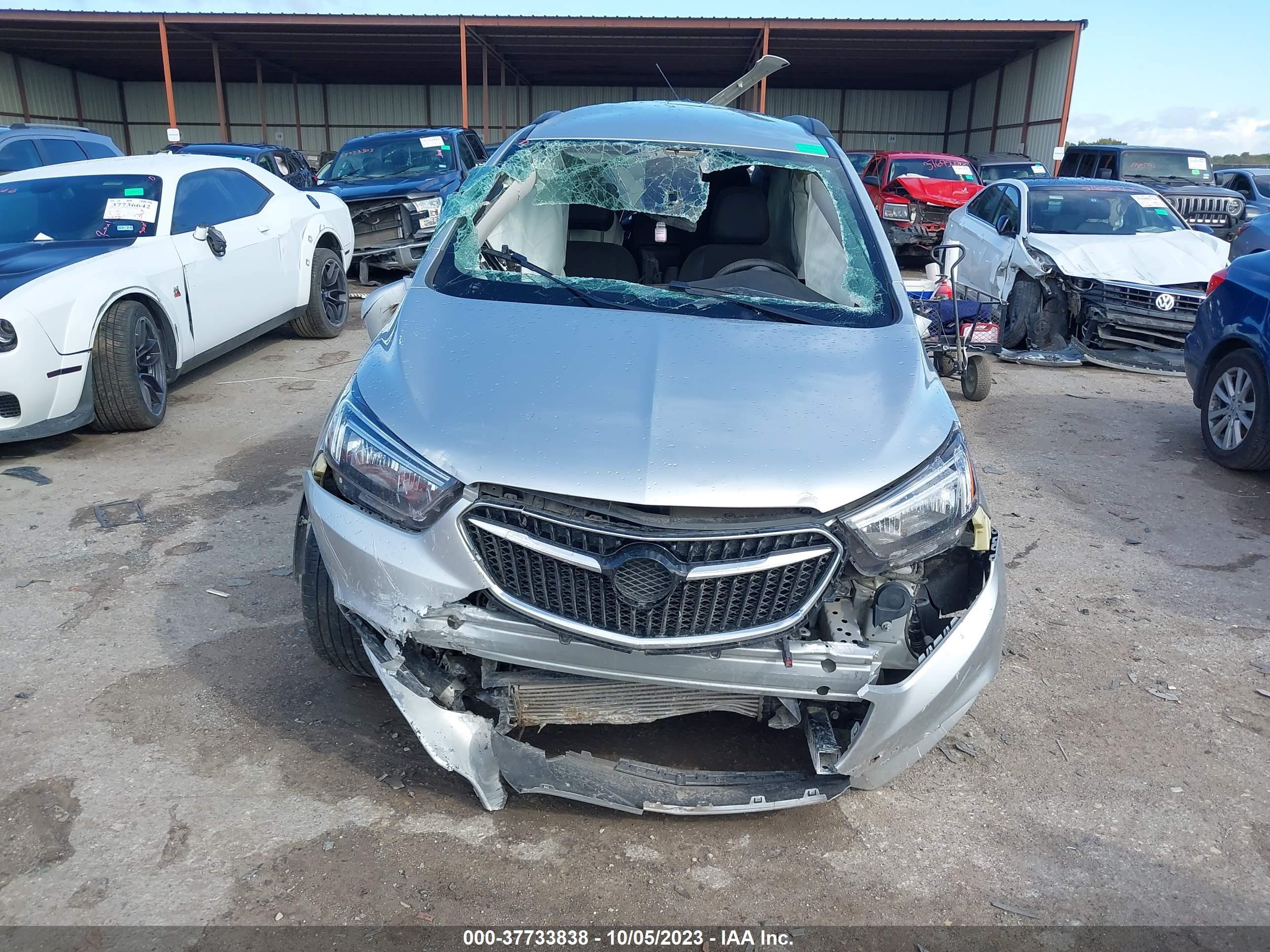 Photo 10 VIN: KL4CJASB1JB537023 - BUICK ENCORE 